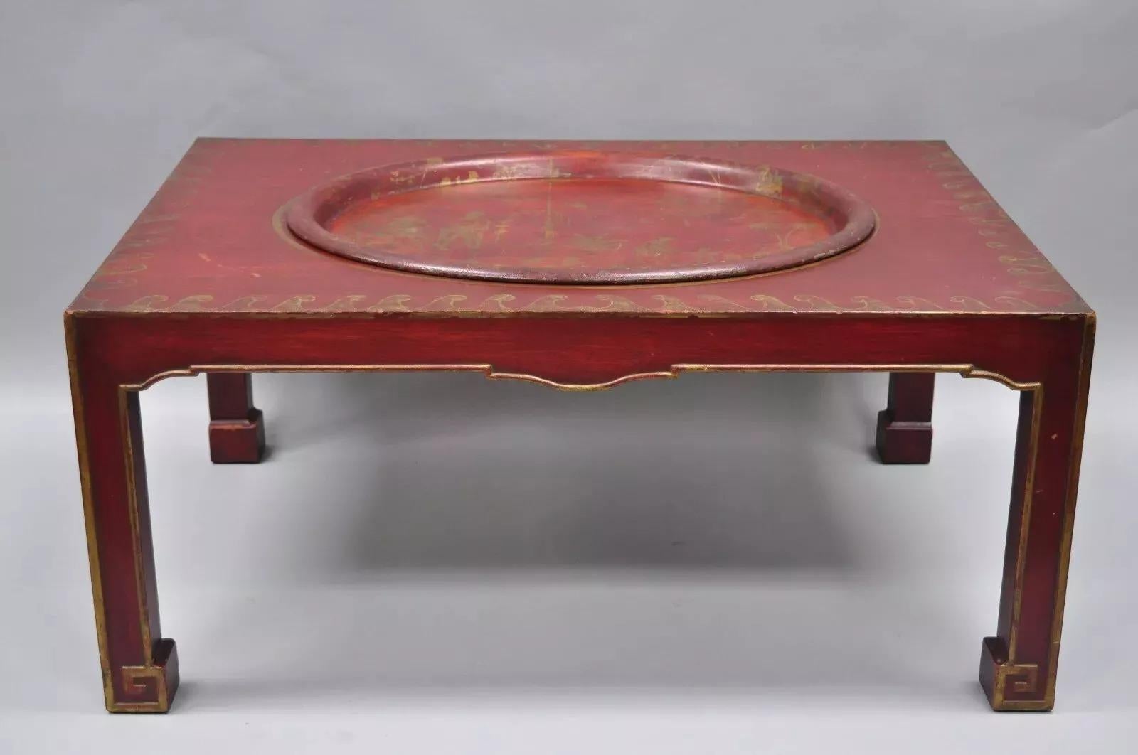 Table basse orientale rouge vintage avec plateau de service en métal tole Bon état - En vente à Philadelphia, PA