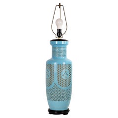 Vintage Chinoiserie Reticulated Sculptural Keramik-Tischlampe, hellblau, Vintage