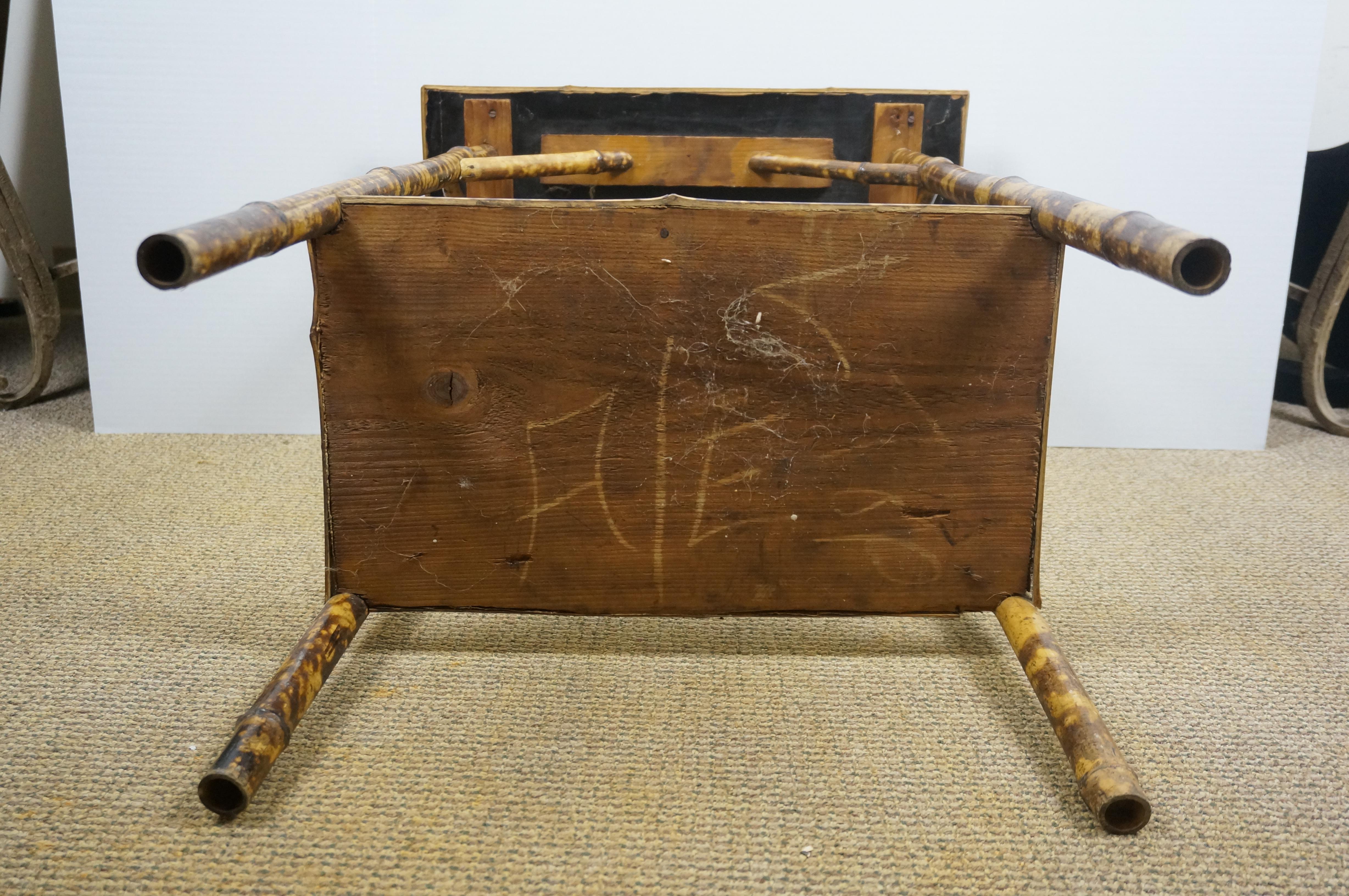 Tavolo da salotto a due livelli in bambù laccato e bruciato, vintage Chinoiserie, 20
