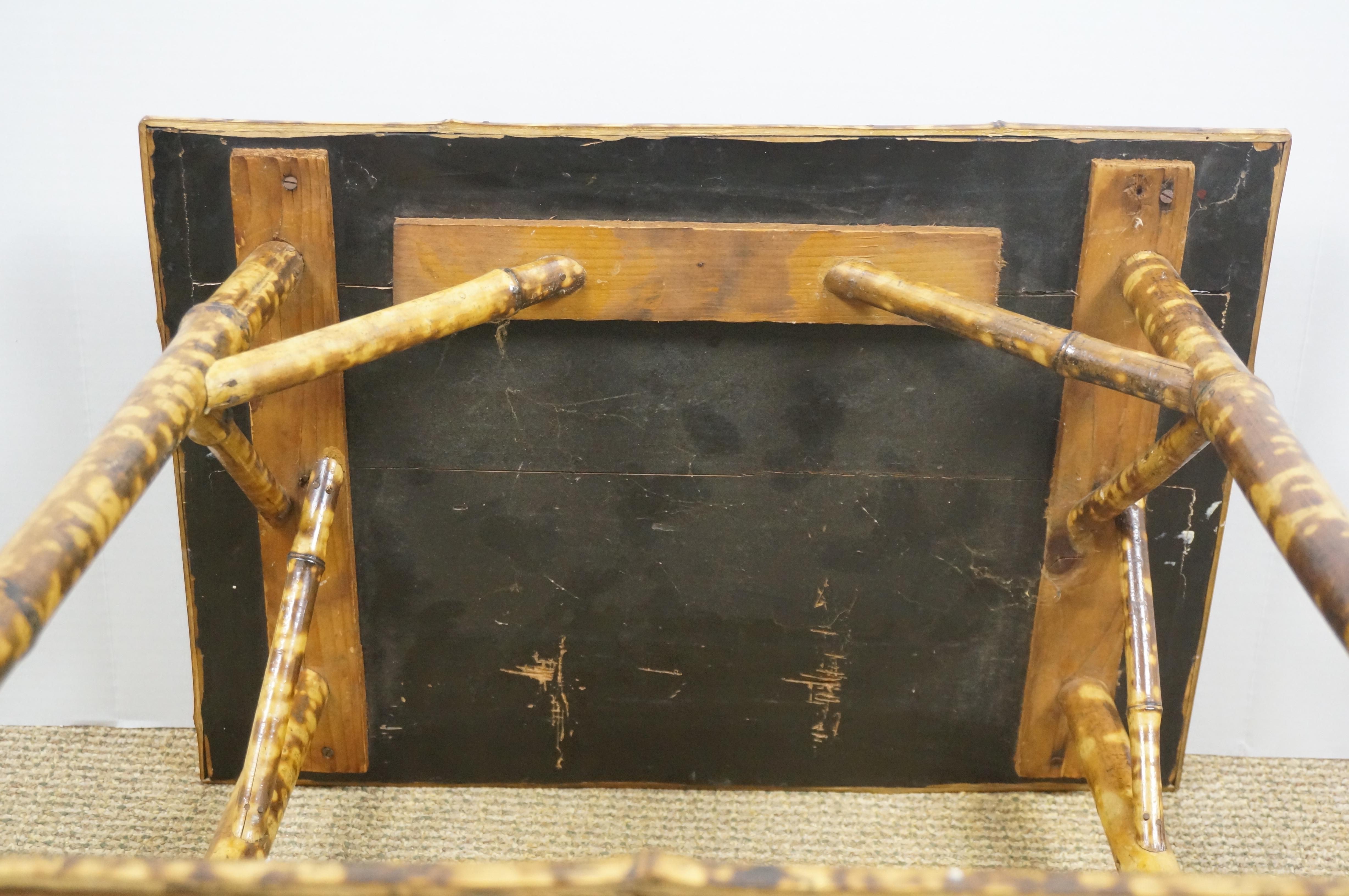 Tavolo da salotto a due livelli in bambù laccato e bruciato, vintage Chinoiserie, 20