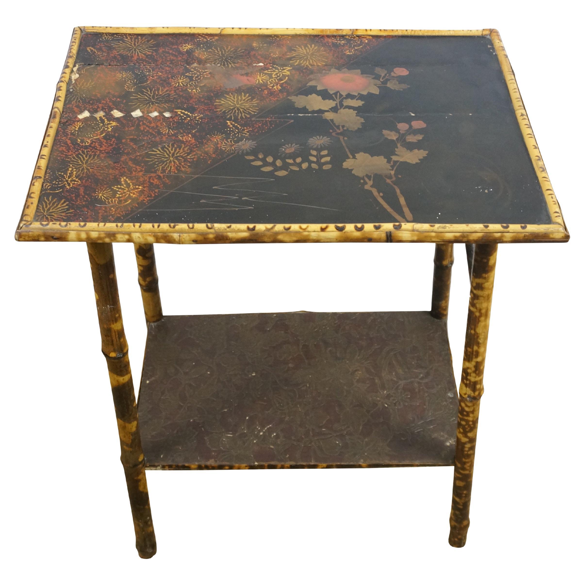 Tavolo da salotto a due livelli in bambù laccato e bruciato, vintage Chinoiserie, 20". in vendita