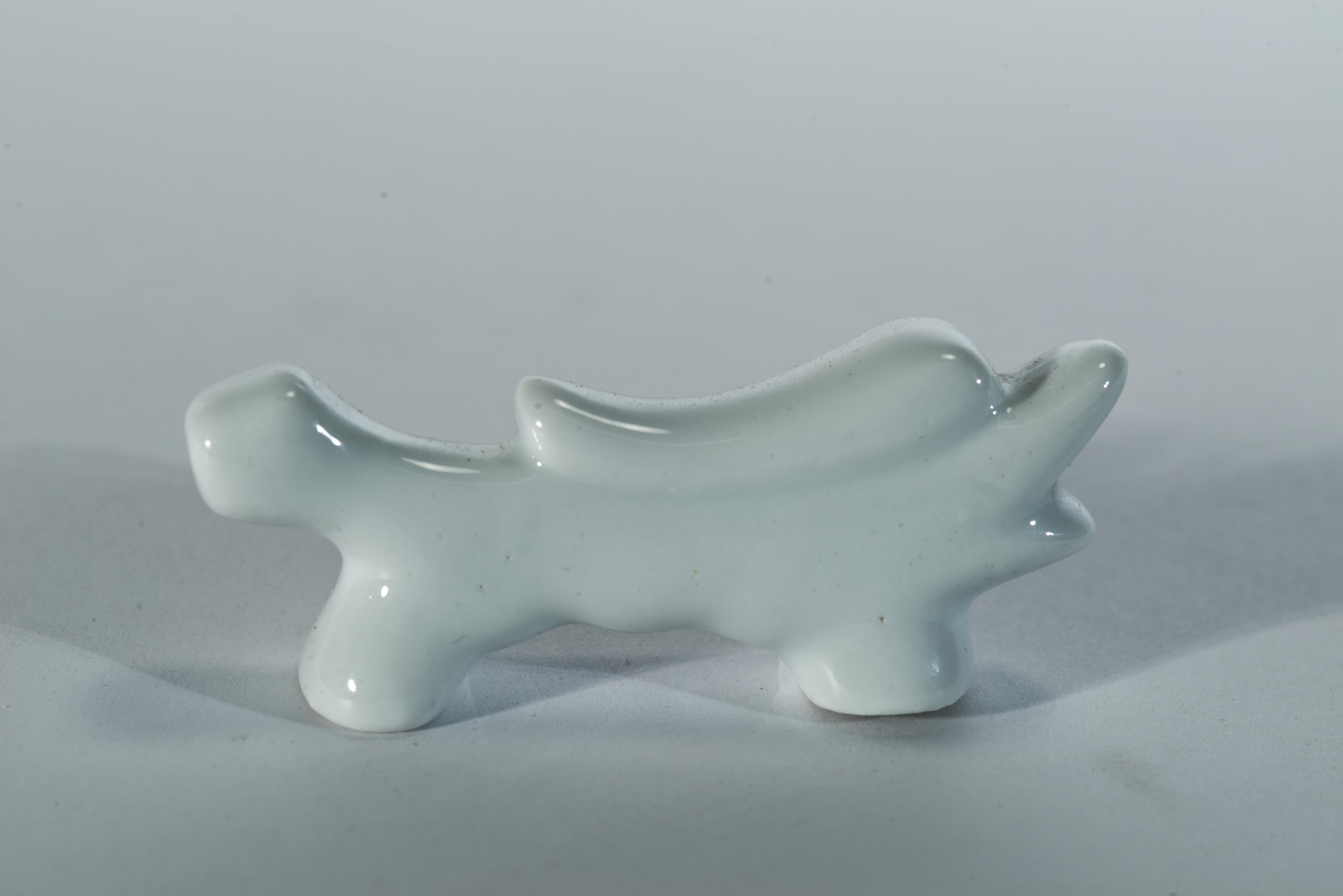 Vintage Chinoiserie Set of 6 Porcelain Knife Rests Blanc de Chine In Good Condition For Sale In Clifton Springs, NY