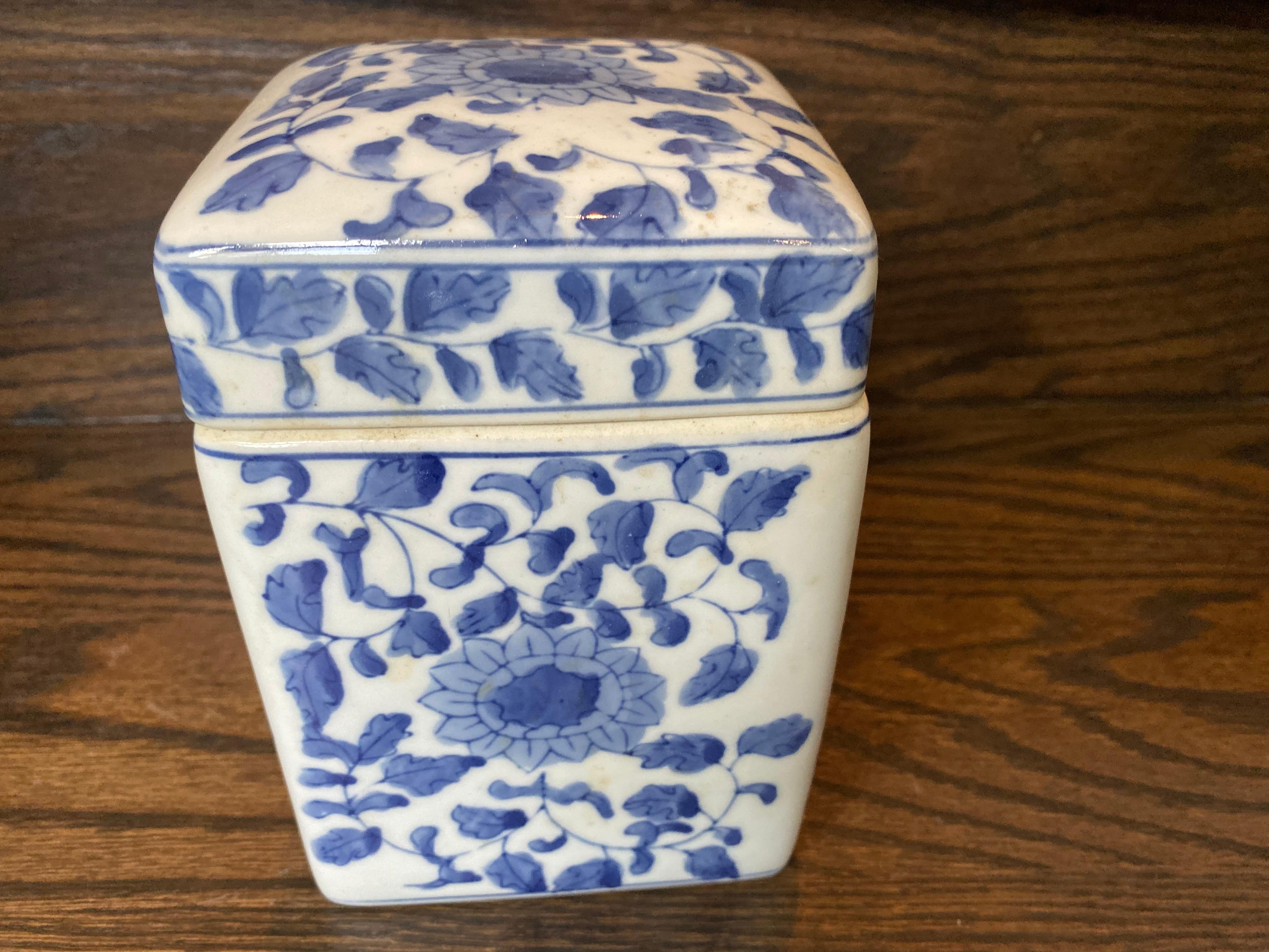 20th Century Vintage Chinoiserie Square Tea Jar or Covered Box For Sale