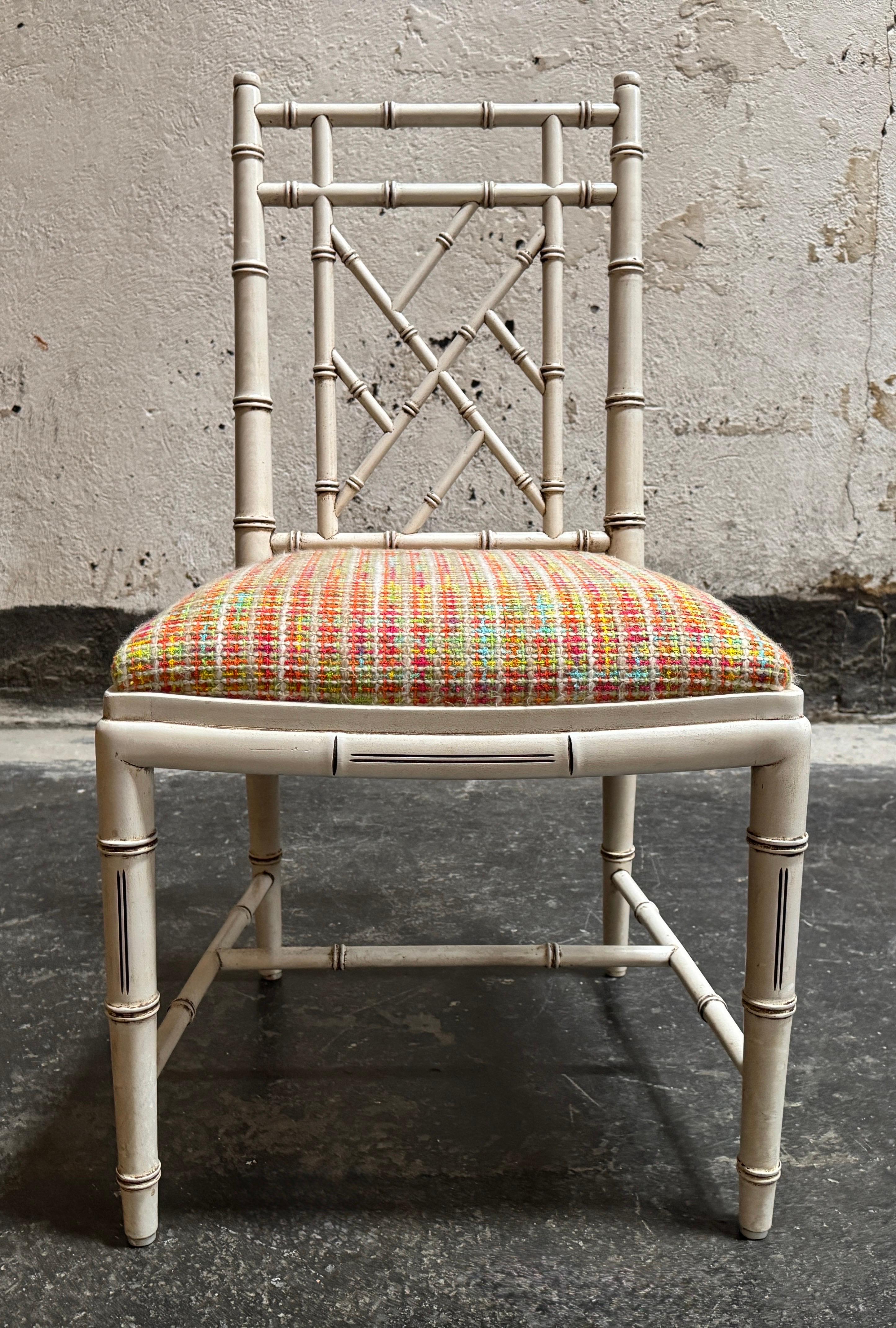 Tessuto Sedia da salotto, da scrivania o da vanità in finto bambù in stile Chinoiserie vintage, anni '70 ca. in vendita