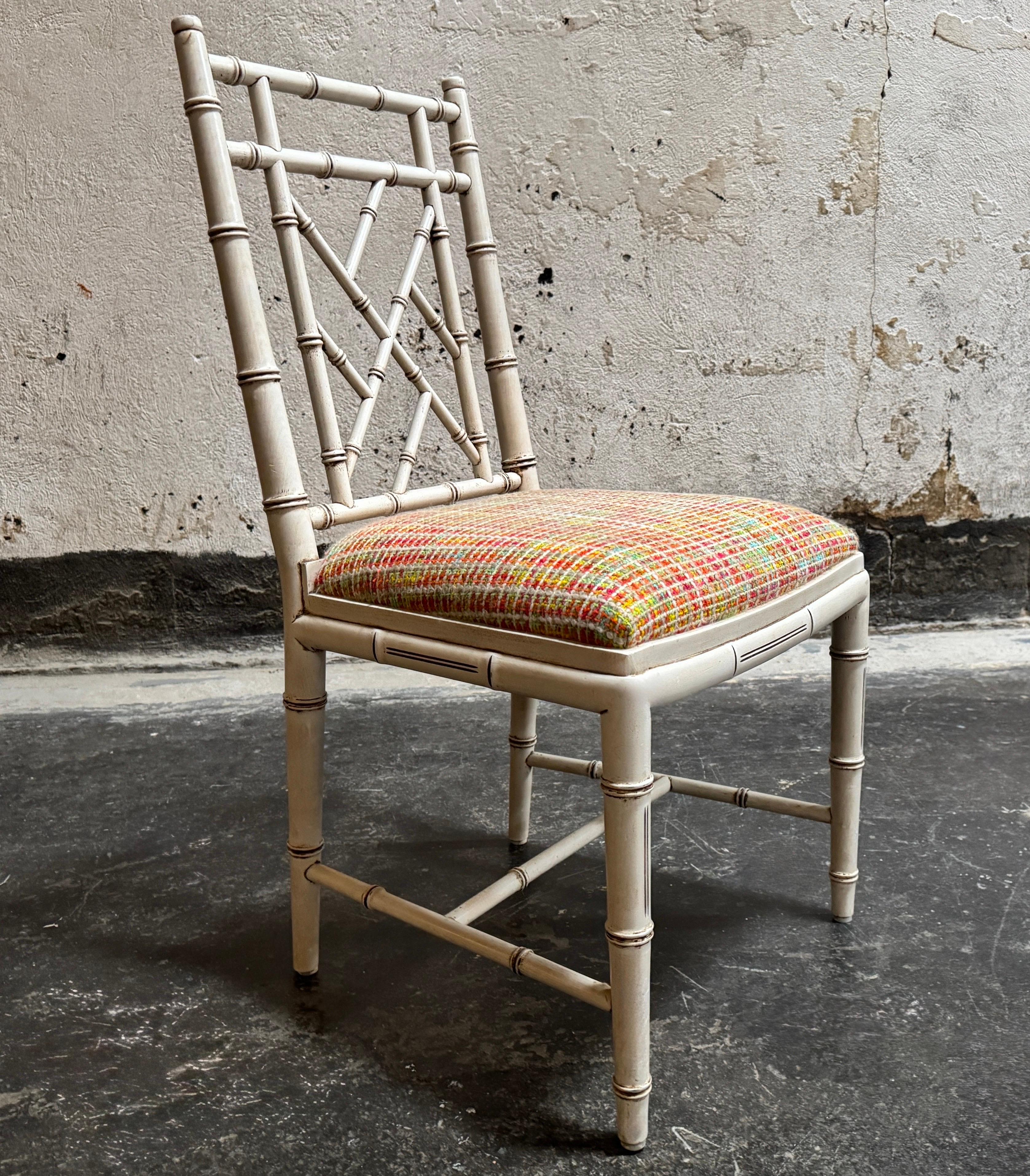 Sedia da salotto, da scrivania o da vanità in finto bambù in stile Chinoiserie vintage, anni '70 ca. in vendita 1