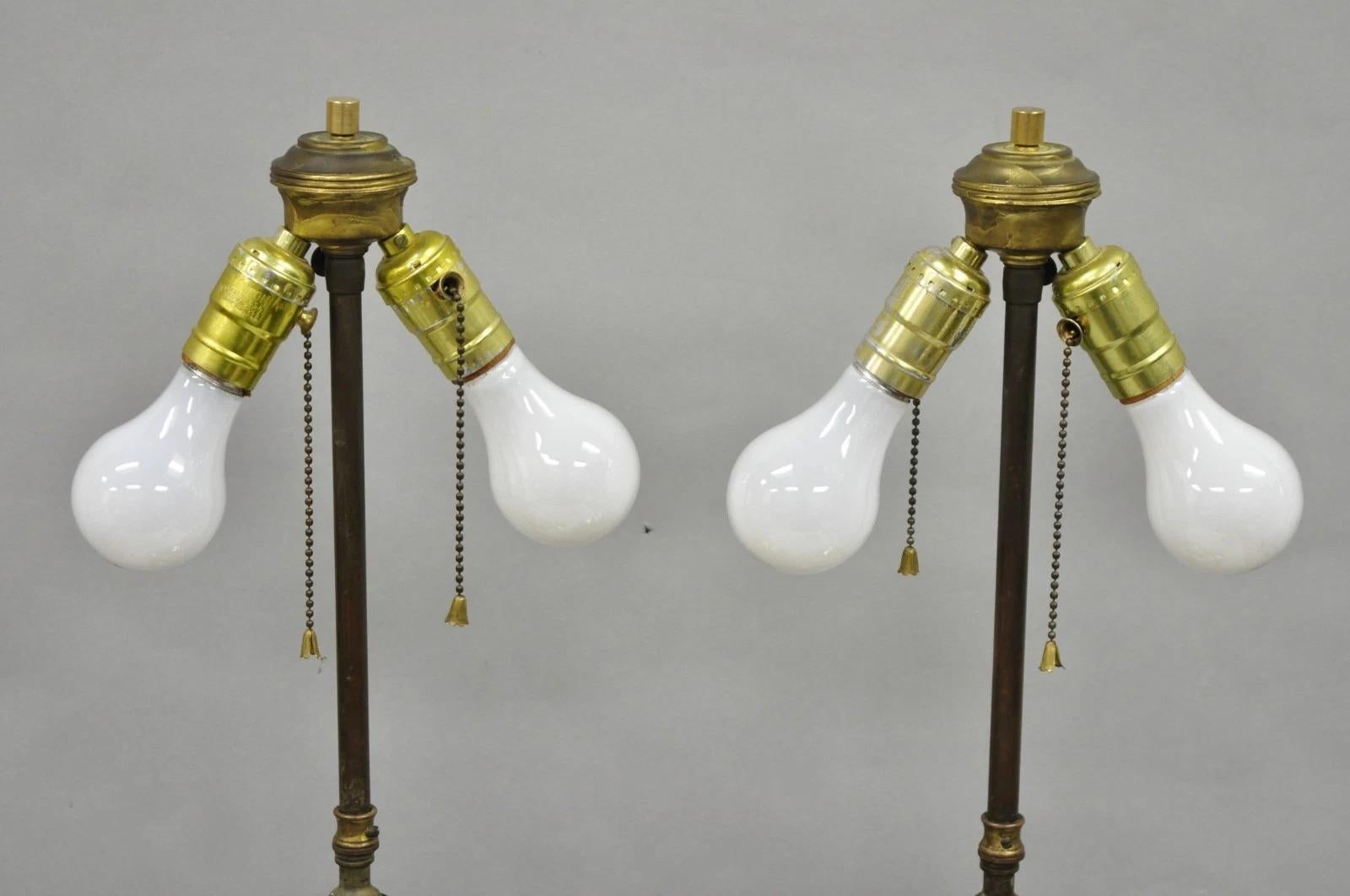 Lámparas de sobremesa inglesas cuadradas de metal Tole de la Chinoiserie de la vendimia - un par en venta 5