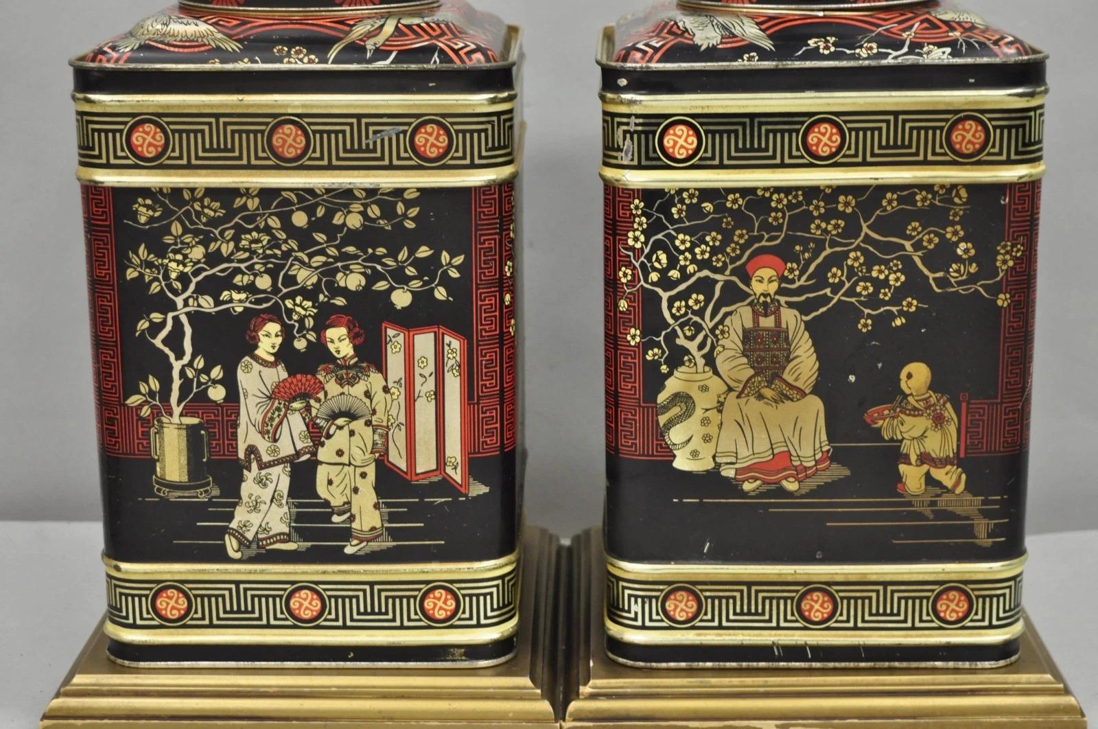 Lámparas de sobremesa inglesas cuadradas de metal Tole de la Chinoiserie de la vendimia - un par en Bueno estado para la venta en Philadelphia, PA