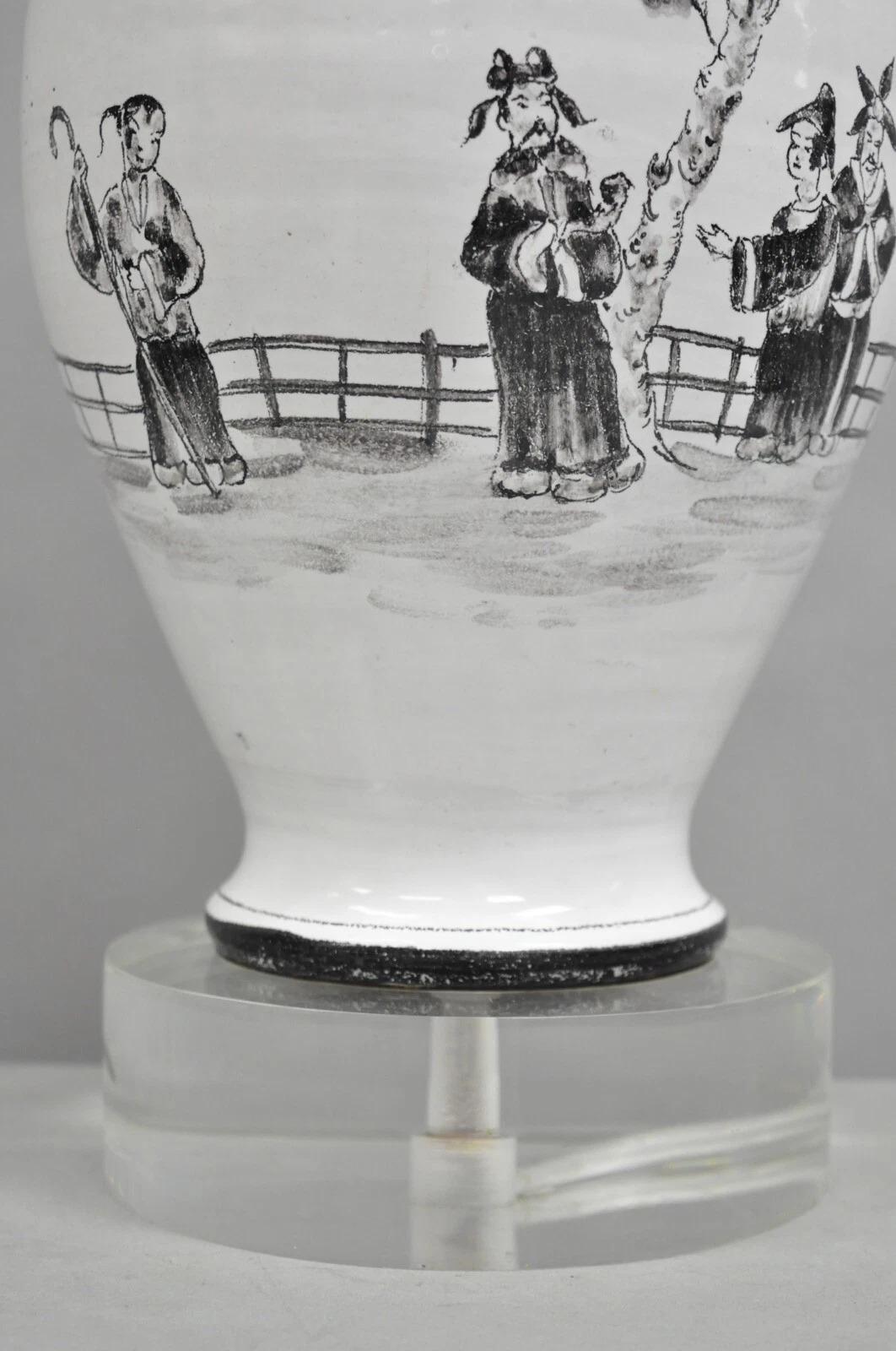 Vintage Chinoiserie Jarrón Jardinera de Cerámica Blanca Lámpara de Mesa Oriental sobre Lucite en venta 4