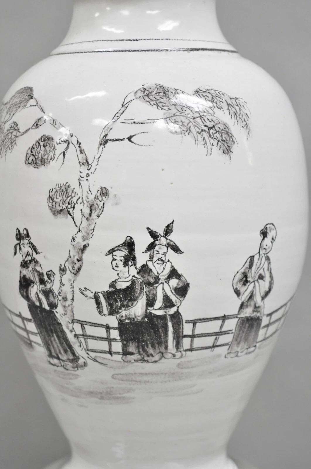 Vintage Chinoiserie Jarrón Jardinera de Cerámica Blanca Lámpara de Mesa Oriental sobre Lucite en venta 5