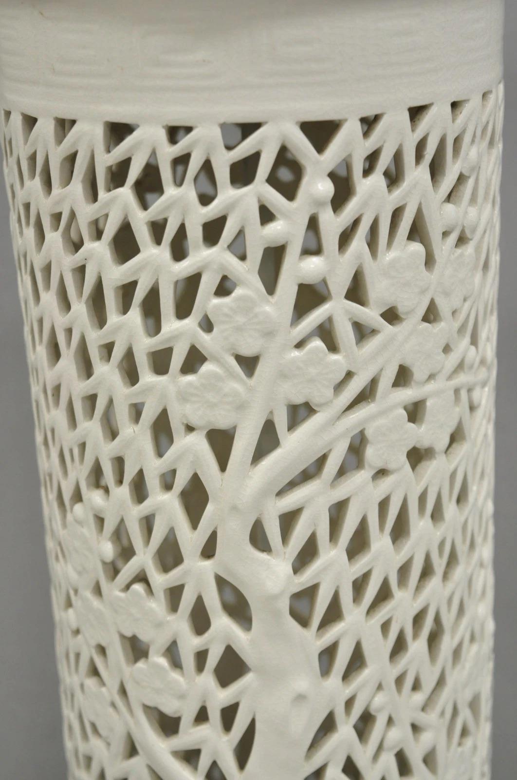 Vintage Chinoiserie White Porcelain Fretwork Cherry Blossom Tree Table Lamp In Good Condition For Sale In Philadelphia, PA
