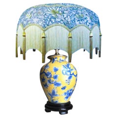 Vintage Chinoiserie Lampe Urne en Porcelaine Jaune et Bleu:: Base en bois dur