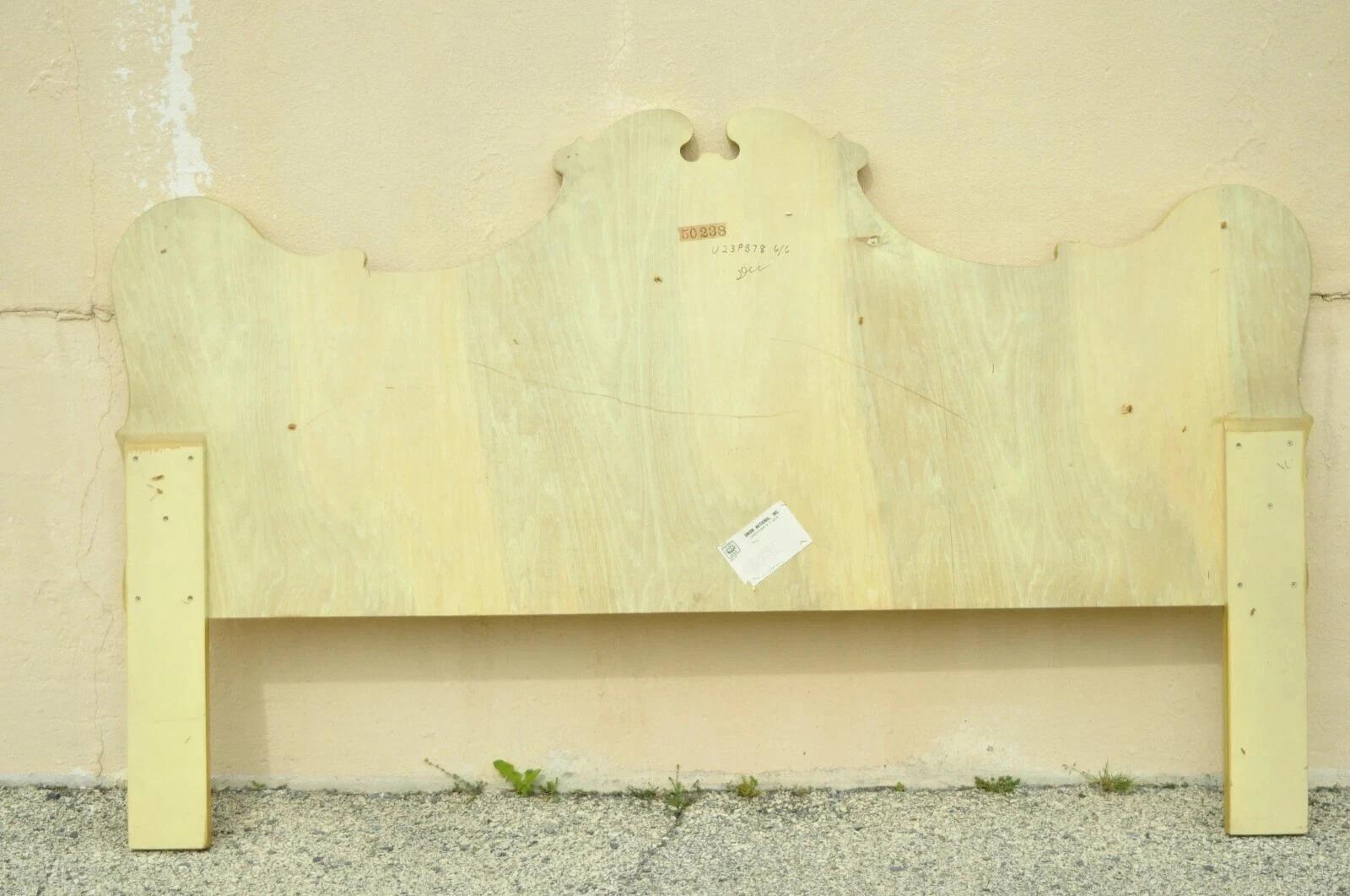 Cabecero de cama King Size Vintage Chinoiserie Pintado Amarillo by Union National en venta 6