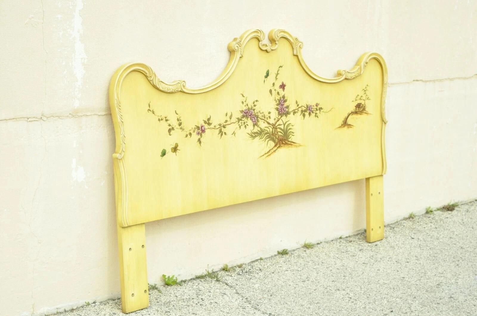 Envíanos un mensaje con tu código postal para solicitar un presupuesto de envío nacional más razonable.

Cabecero de cama King Size Vintage Chinoiserie Estilo Rococó Pintado de Amarillo by Union National. El artículo presenta decoración pintada en