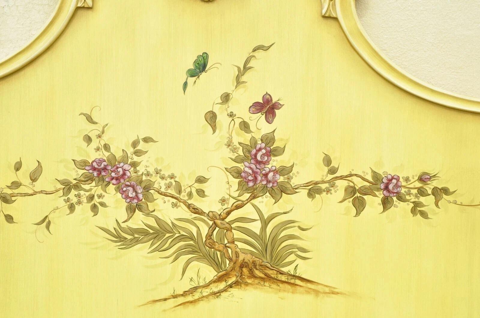 Cabecero de cama King Size Vintage Chinoiserie Pintado Amarillo by Union National en venta 1
