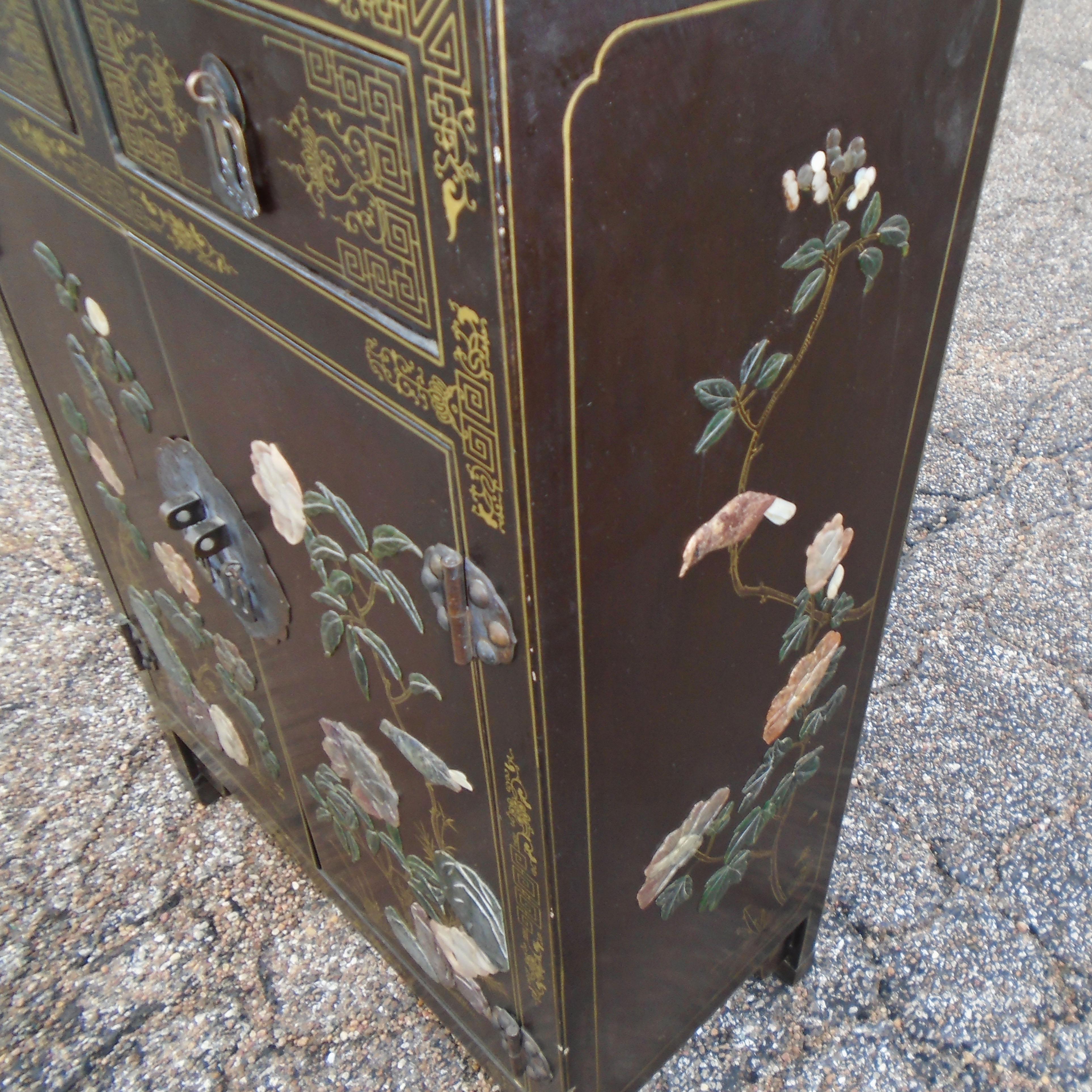 20th Century Vintage Chinosarie Lacquered Wood Small Cabinet