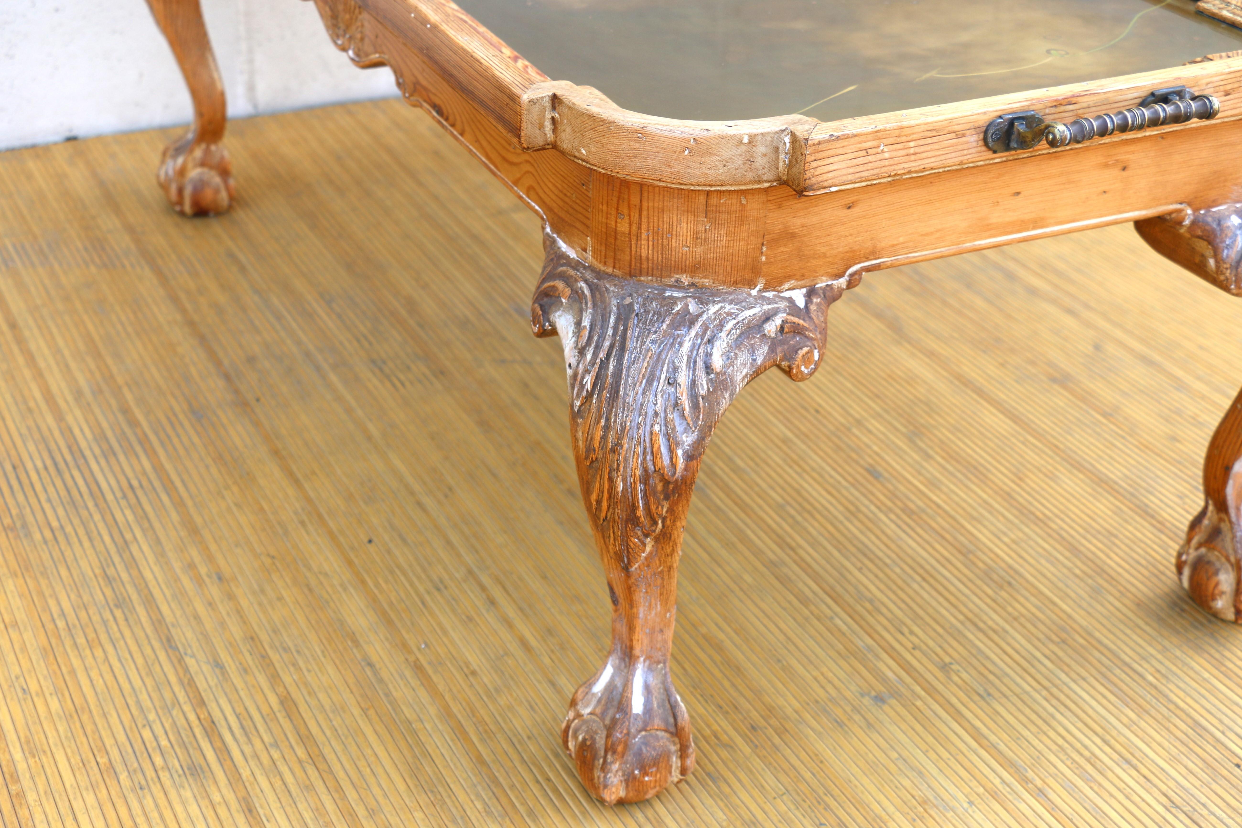 Table basse Chippendale vintage avec plateau en laiton et pin en vente 8