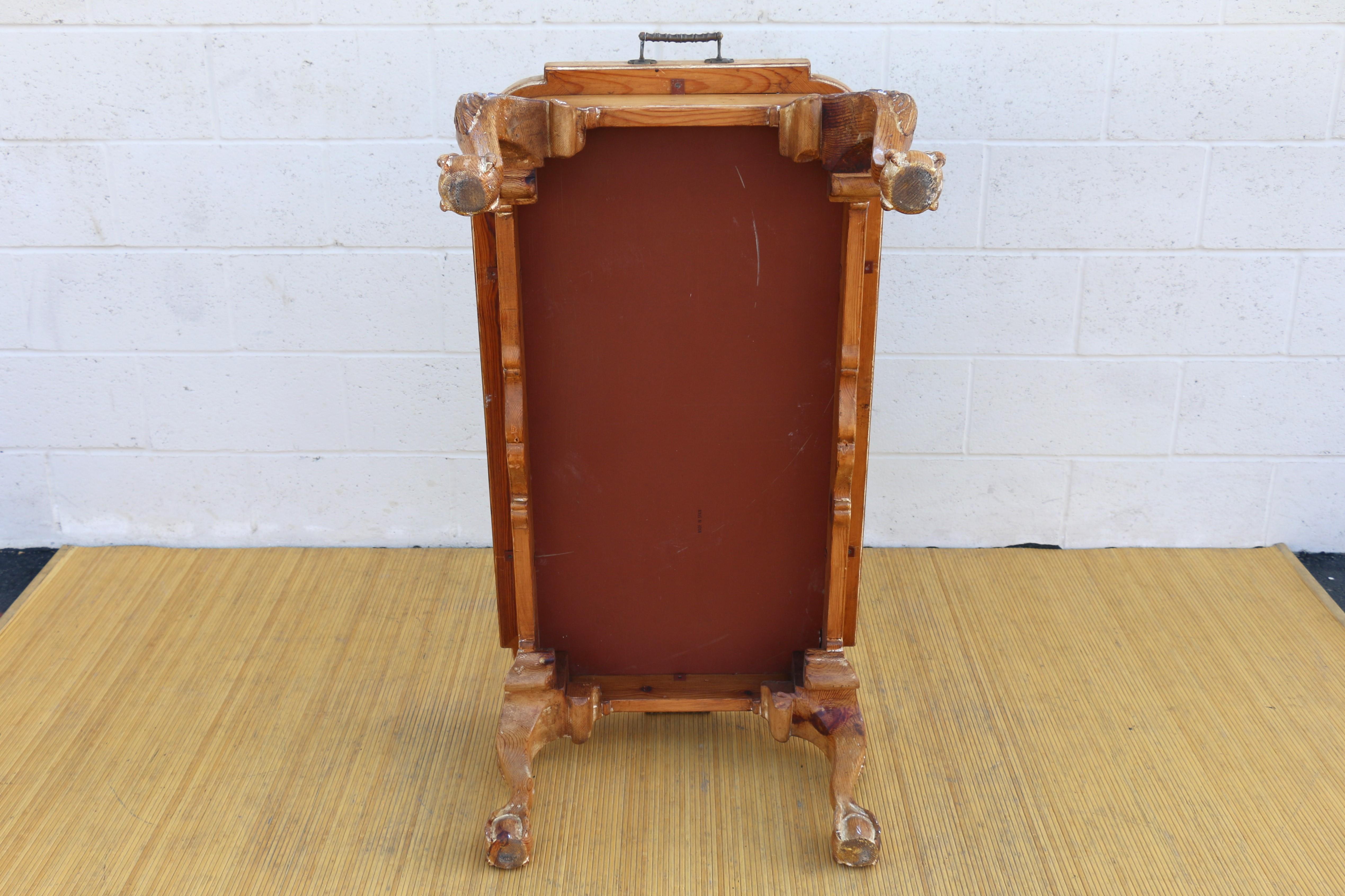 Table basse Chippendale vintage avec plateau en laiton et pin en vente 10