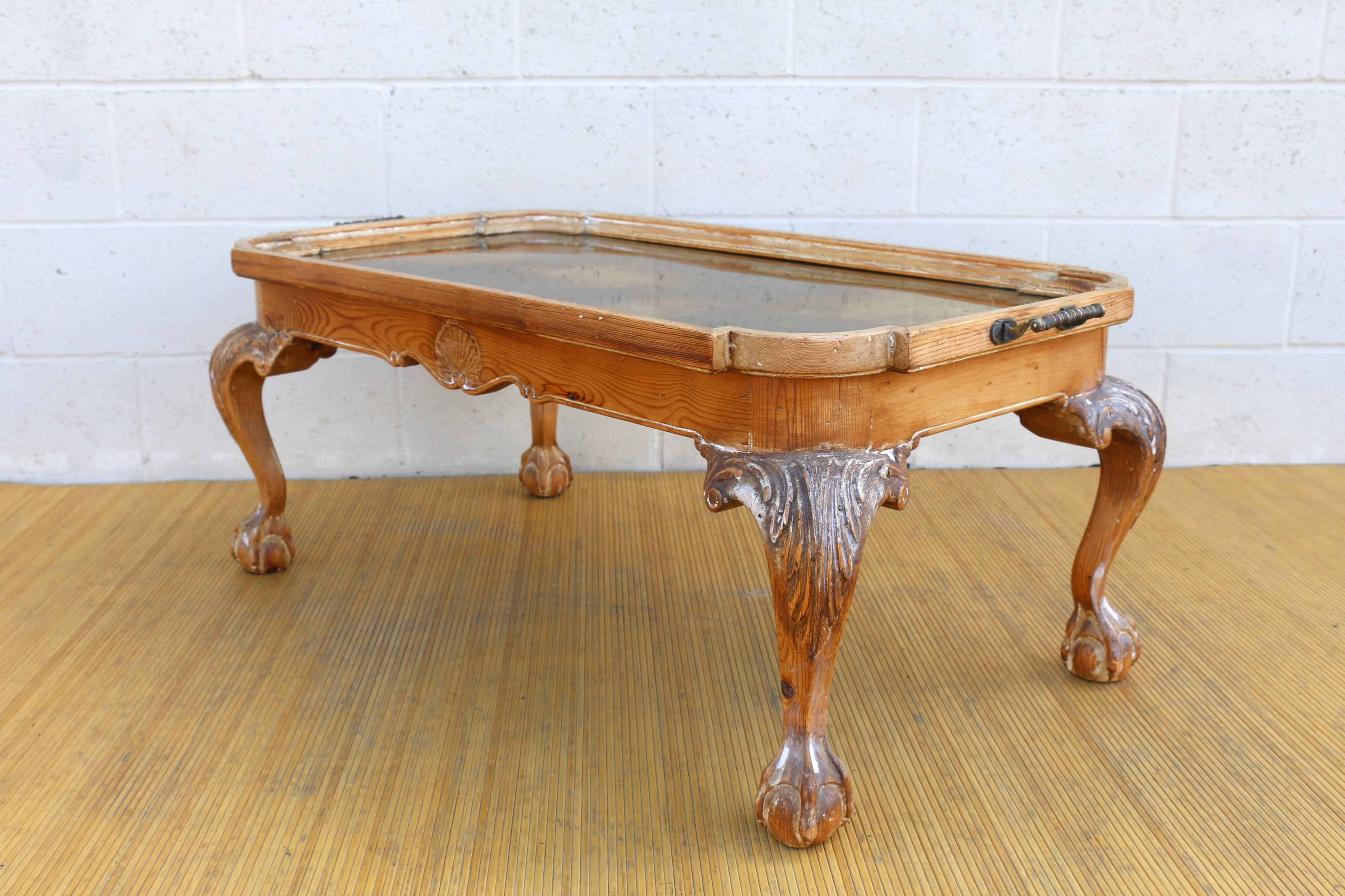 Laiton Table basse Chippendale vintage avec plateau en laiton et pin en vente
