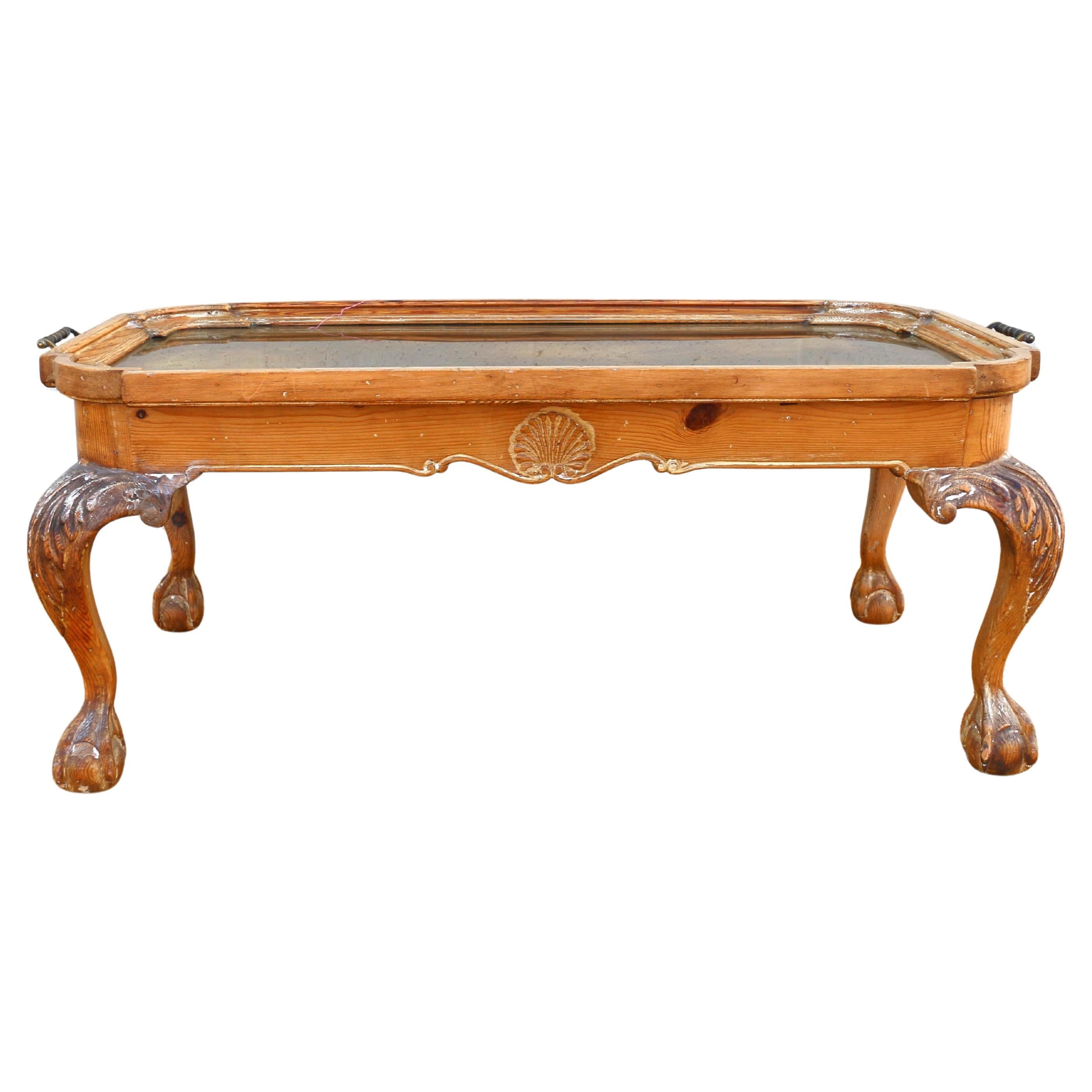 Table basse Chippendale vintage avec plateau en laiton et pin