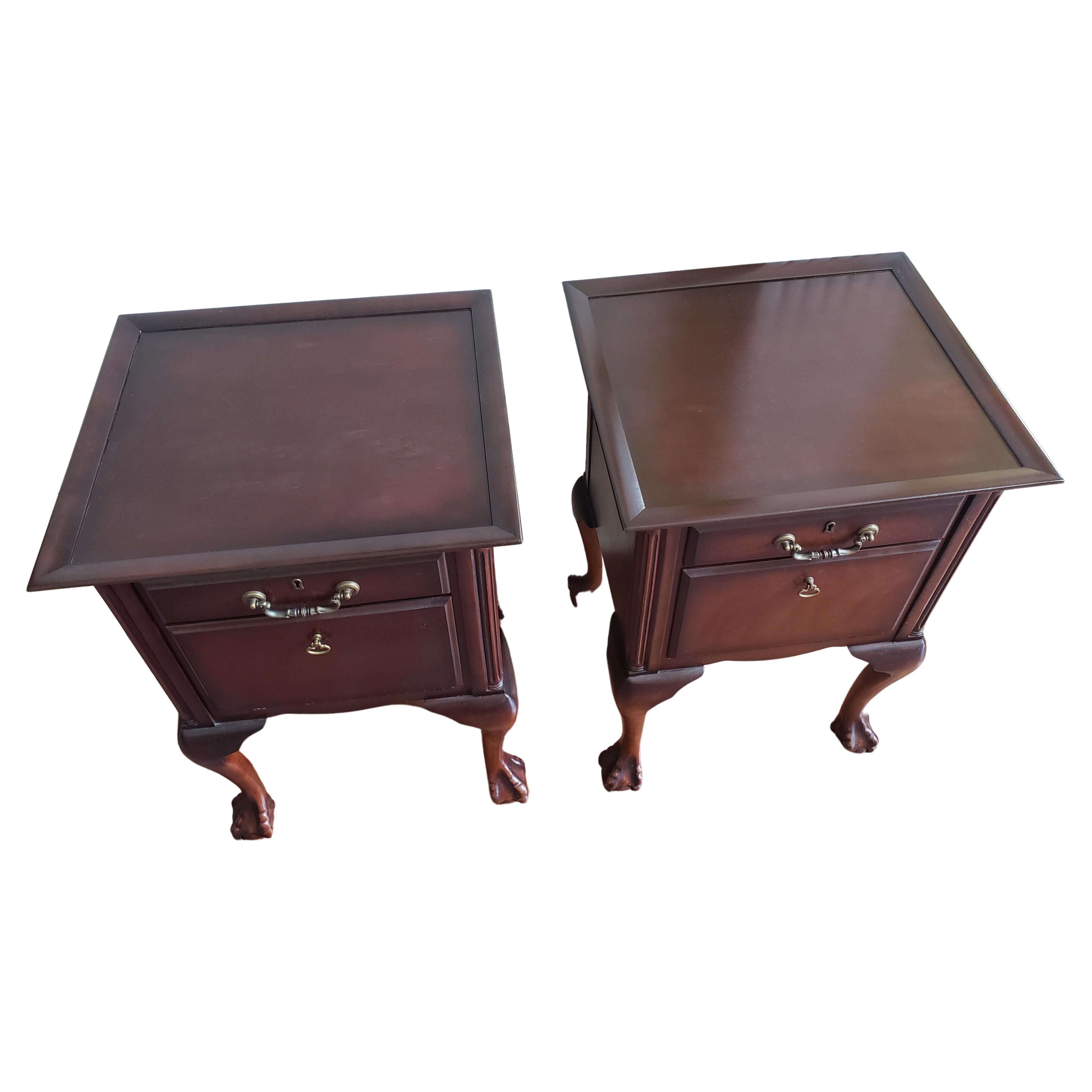 Vintage Chippendale Mahogany Side Tables Nightstands, a Pair In Good Condition In Germantown, MD