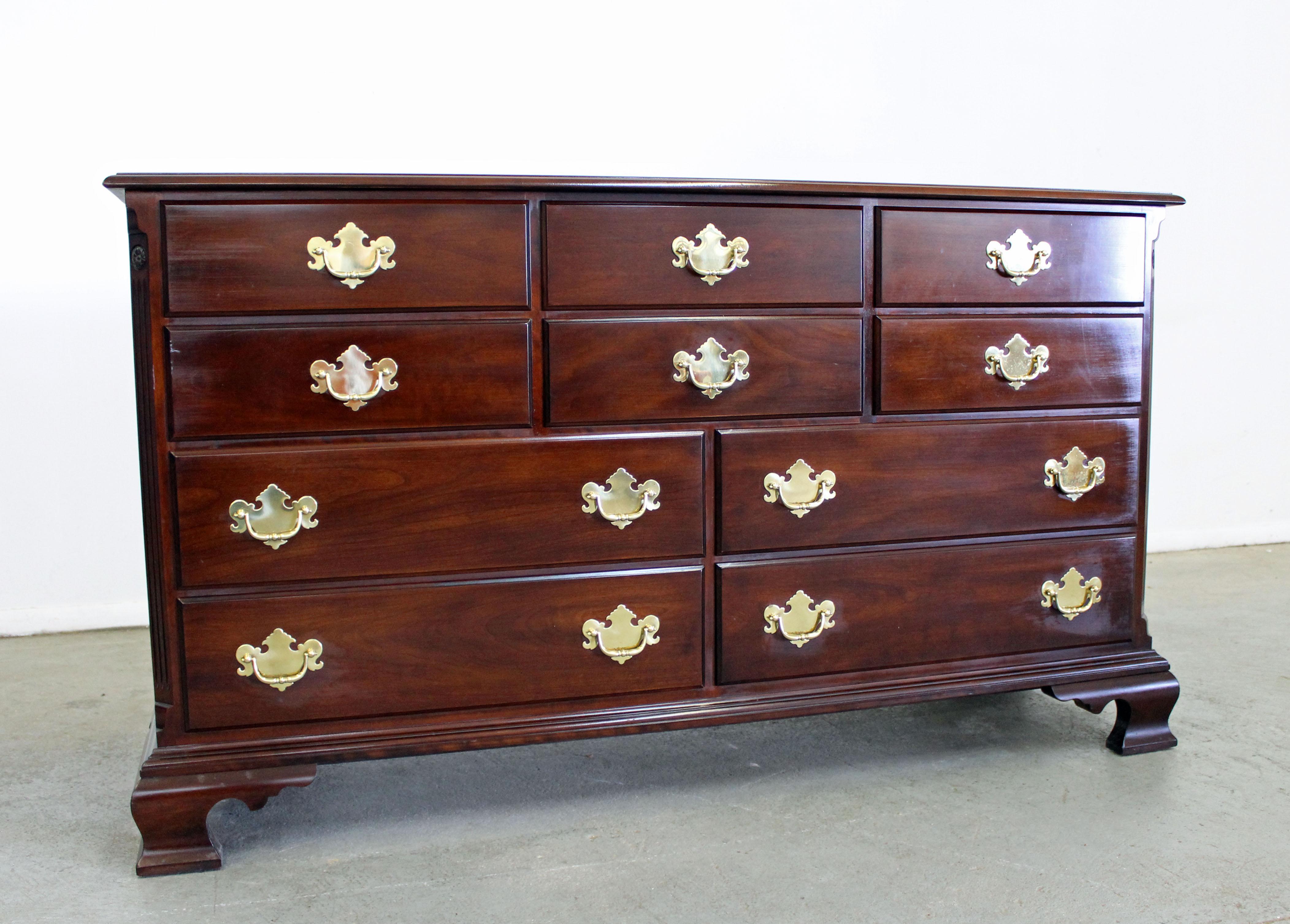 Offered is a Chippendale cherry dresser by Statton Old Town. Features 8 dovetailed drawers with gold tone pulls. It is in good condition, shows some signs of wear (age wear, surface scratches- see photos), but nothing overly noticeable. It is signed