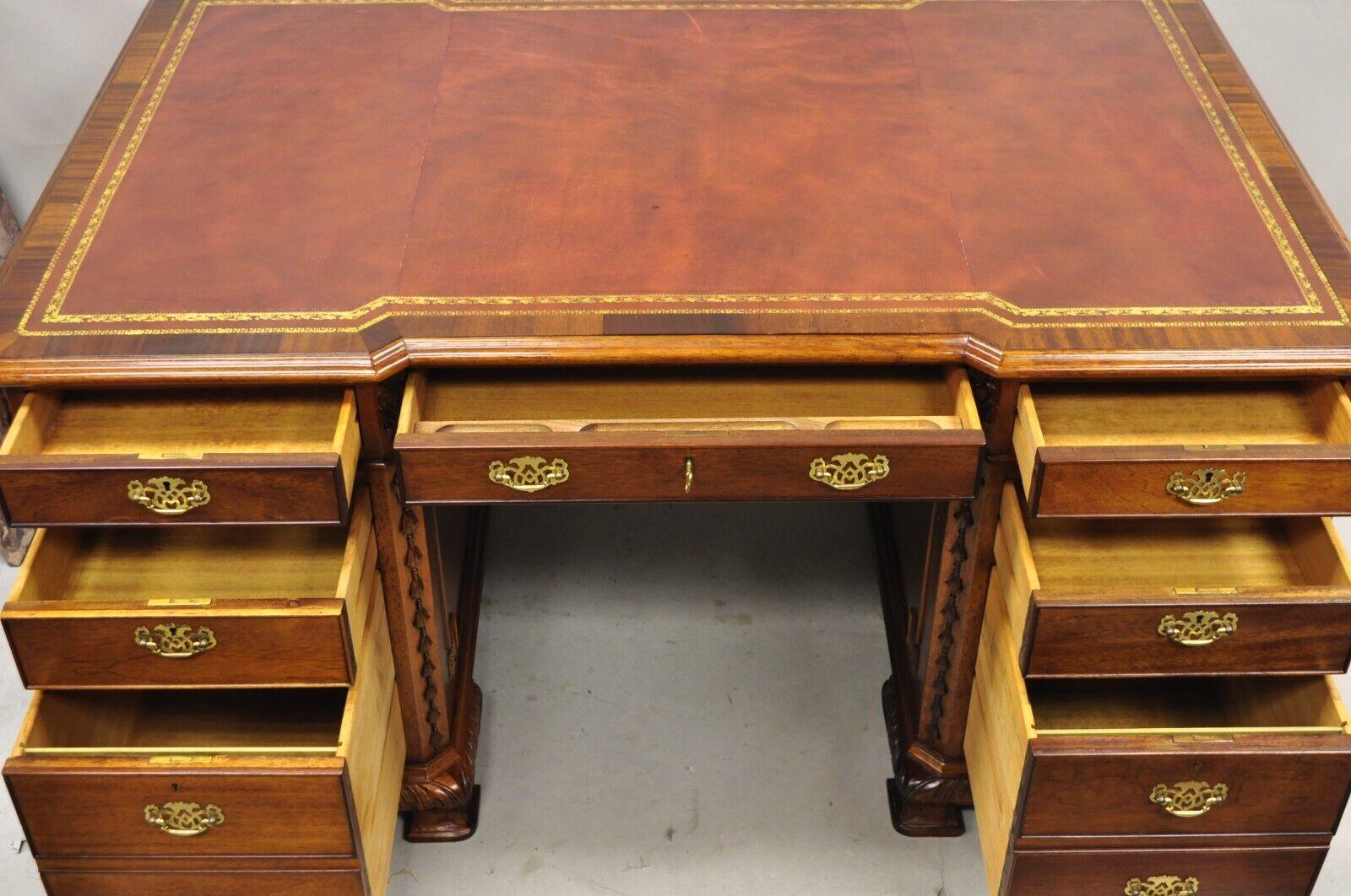 Doppelseitiger Executive Partner-Schreibtisch aus Leder im Chippendale-Stil mit Lederplatte im Angebot 5