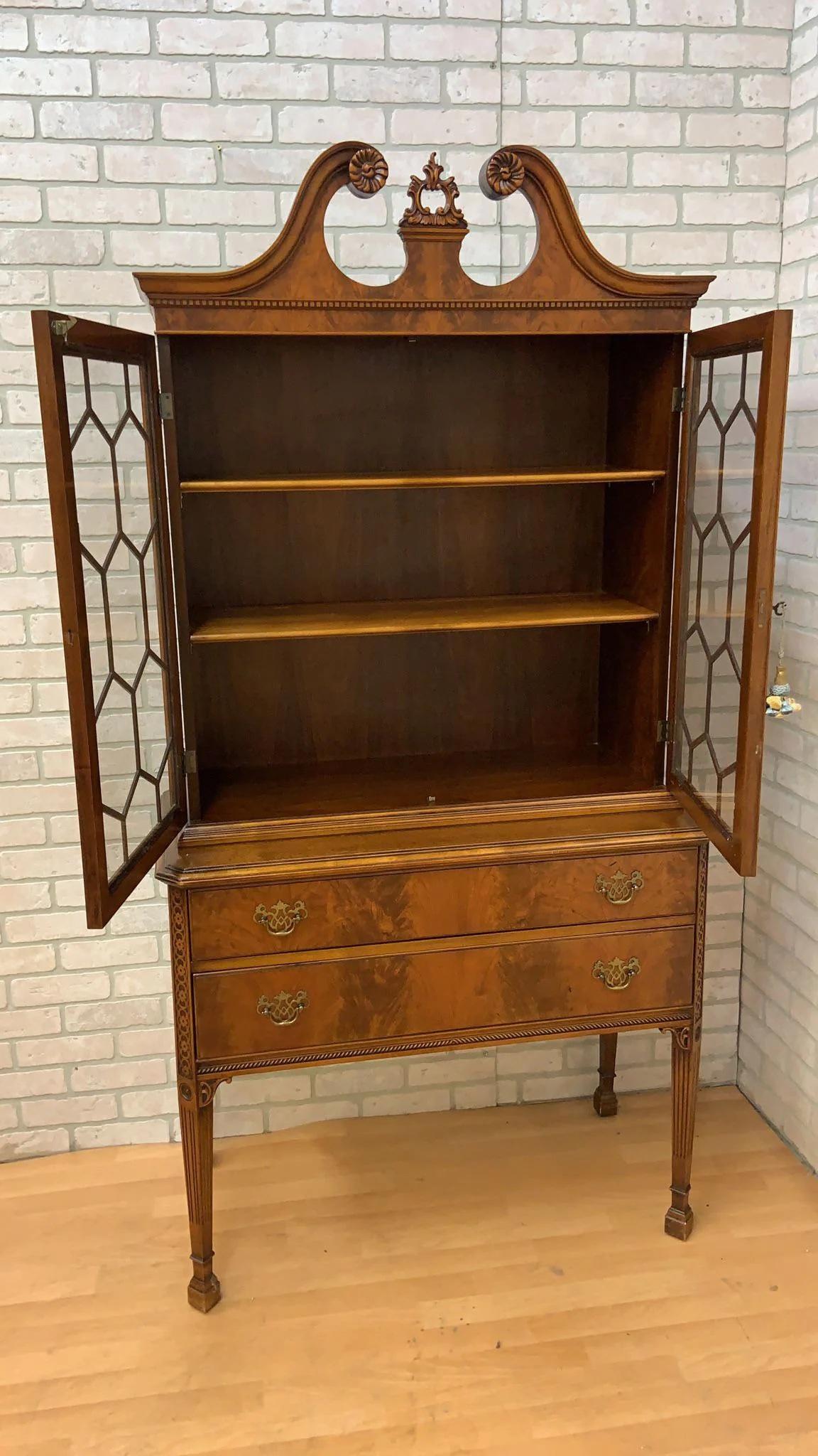 Vintage Chippendale Style Flame Mahogany Display Cabinet/Bookcase For Sale 4