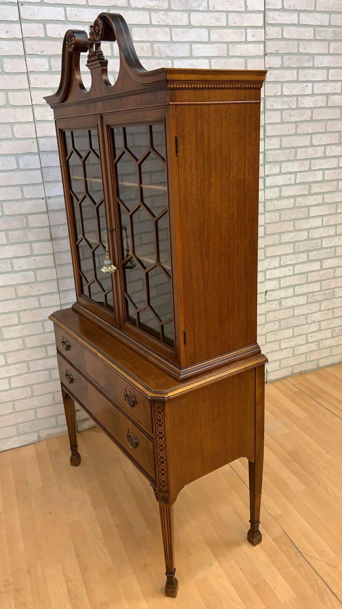 Vintage Chippendale Style Flame Mahogany Display Cabinet/Bookcase

Beautiful Antique Chippendale Style Flame Mahogany Display Cabinet/Bookcase. The cabinet has 3 shelves behind 2 glass-paneled doors with wooden honey combed design across them with