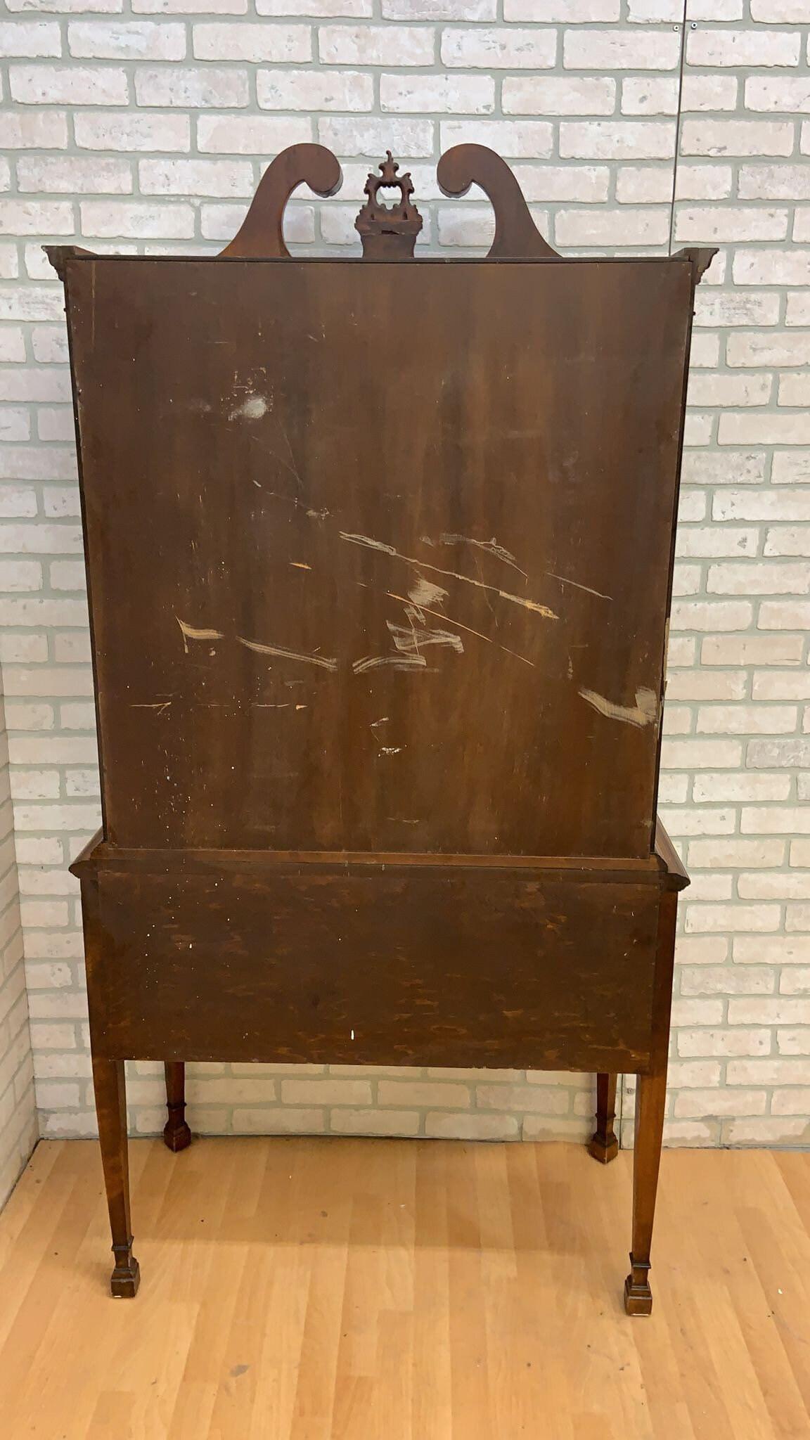 Unknown Vintage Chippendale Style Flame Mahogany Display Cabinet/Bookcase For Sale