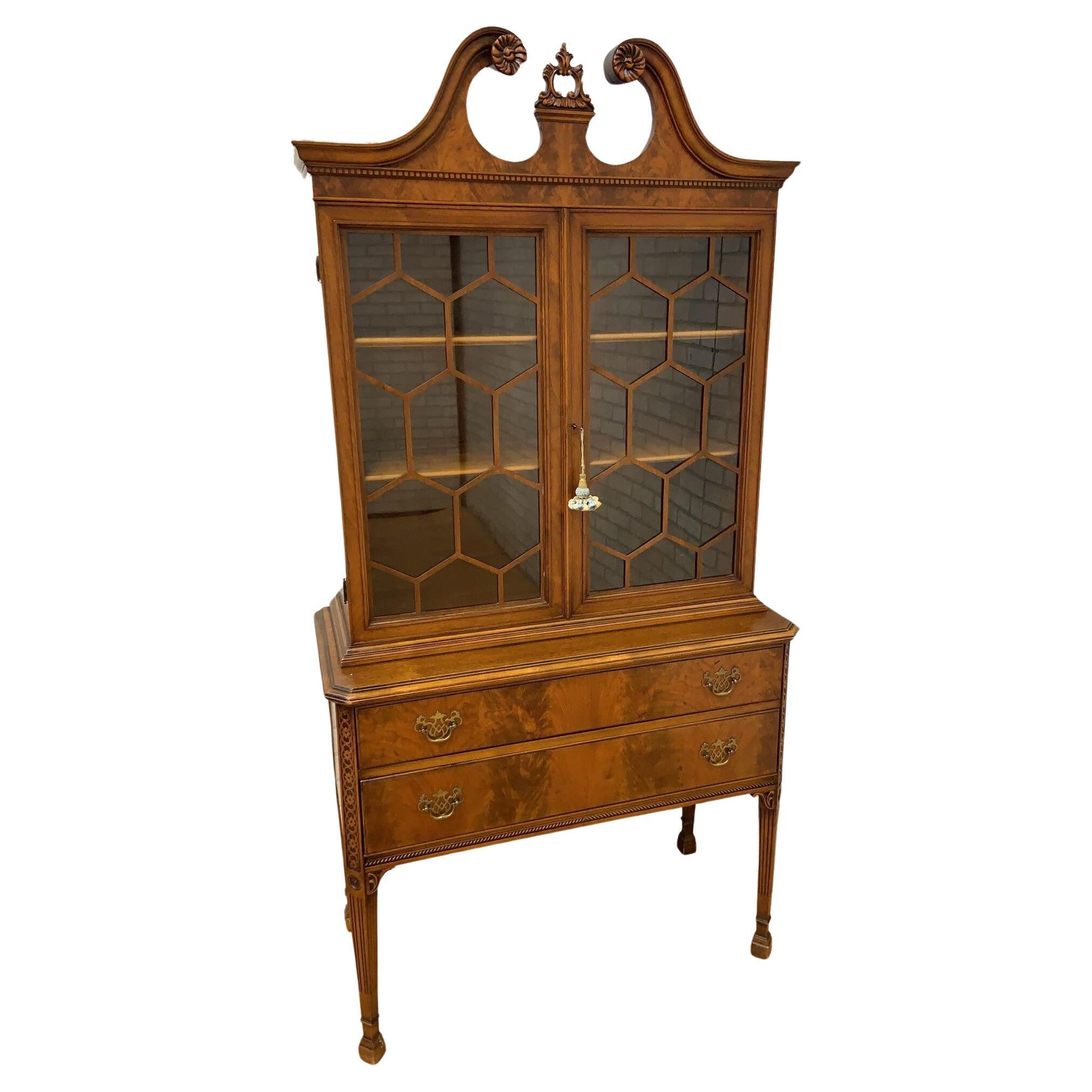 Vitrina/librería vintage de caoba flameada estilo Chippendale