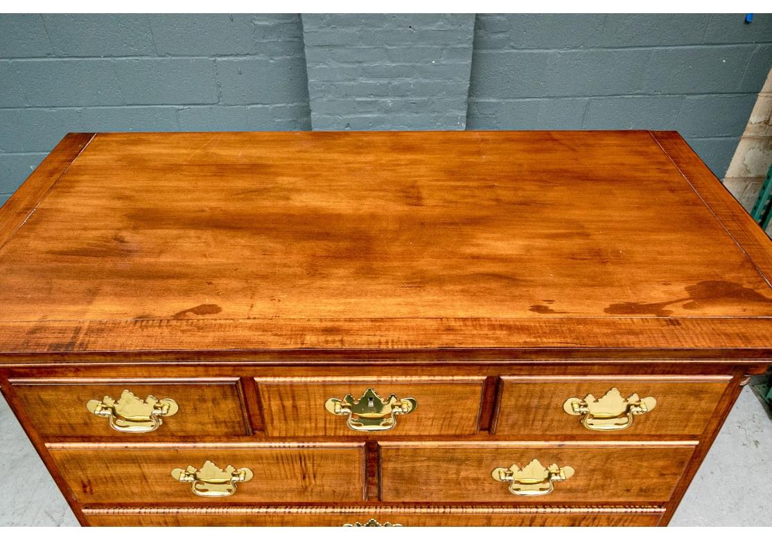 XX secolo Cassettiera graduata in stile Chippendale vintage in vendita