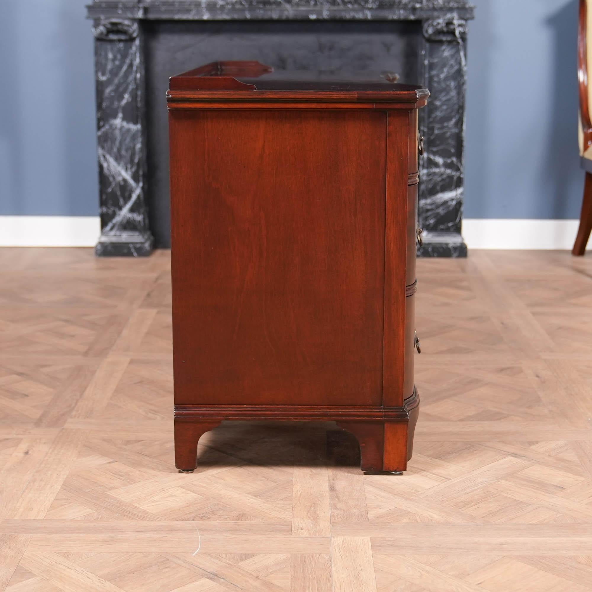 Scrivania in mogano stile Chippendale d'epoca in vendita 2
