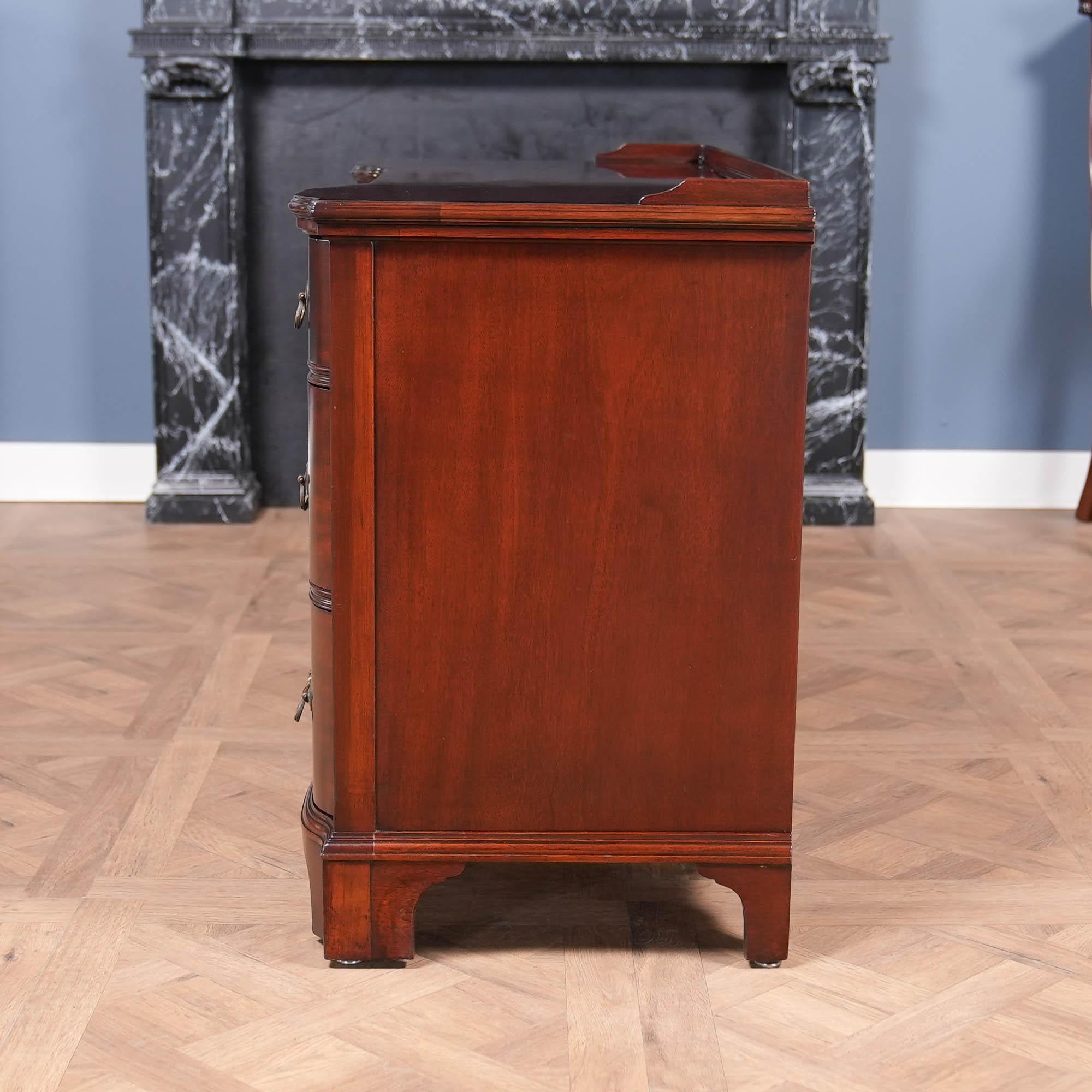 Scrivania in mogano stile Chippendale d'epoca in vendita 4