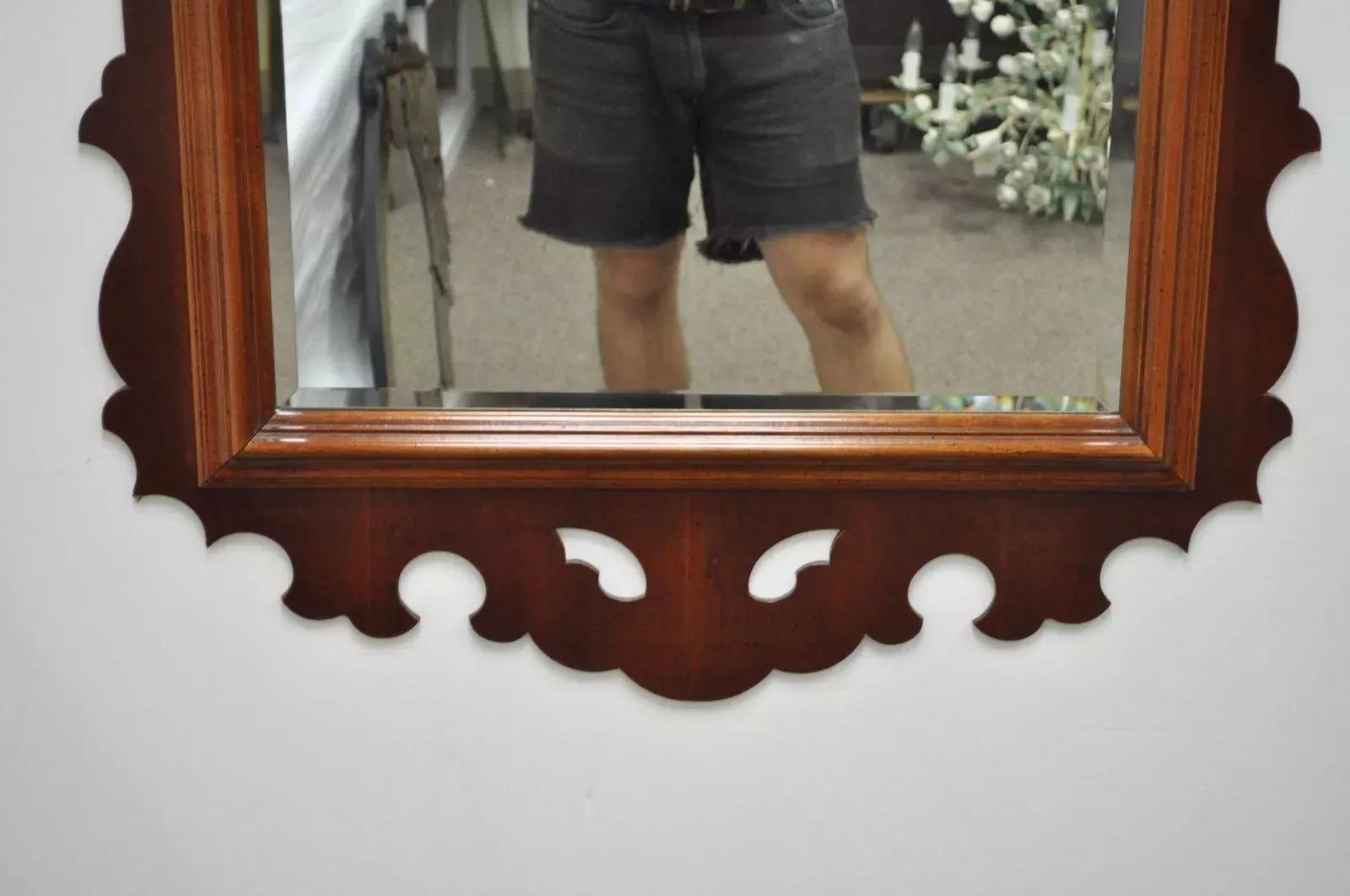 Specchio da parete in mogano con traforo e vetro smussato in stile Chippendale vintage In condizioni buone in vendita a Philadelphia, PA