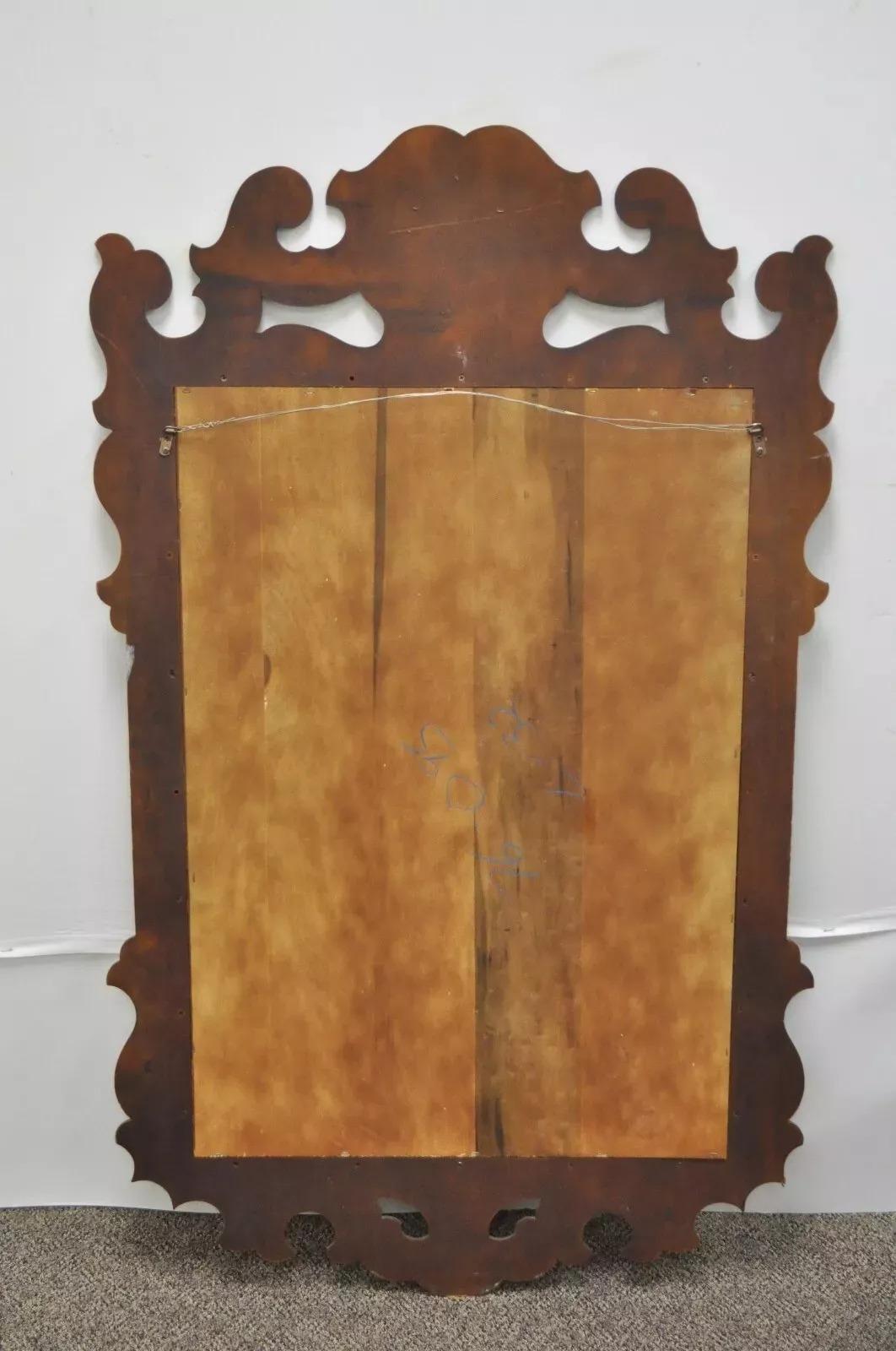 Specchio da parete in mogano con traforo e vetro smussato in stile Chippendale vintage in vendita 3