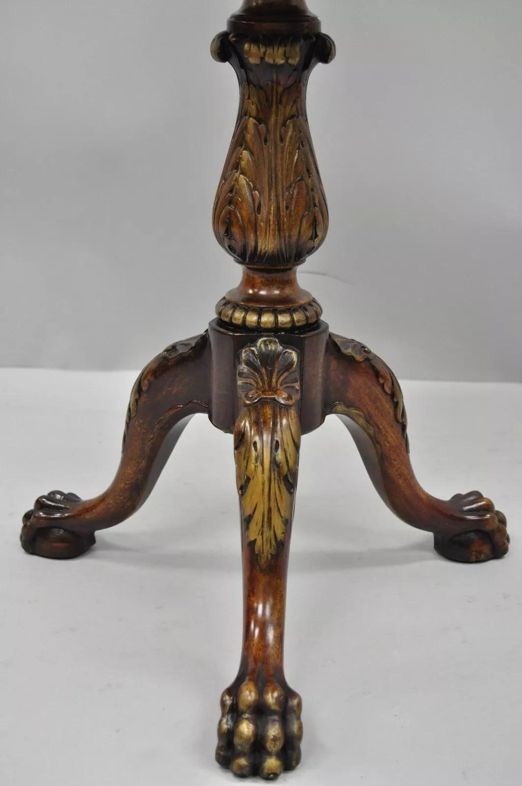 Inconnu Table à thé vintage de style Chippendale en acajou avec plateau inclinable Ball and Claw en vente