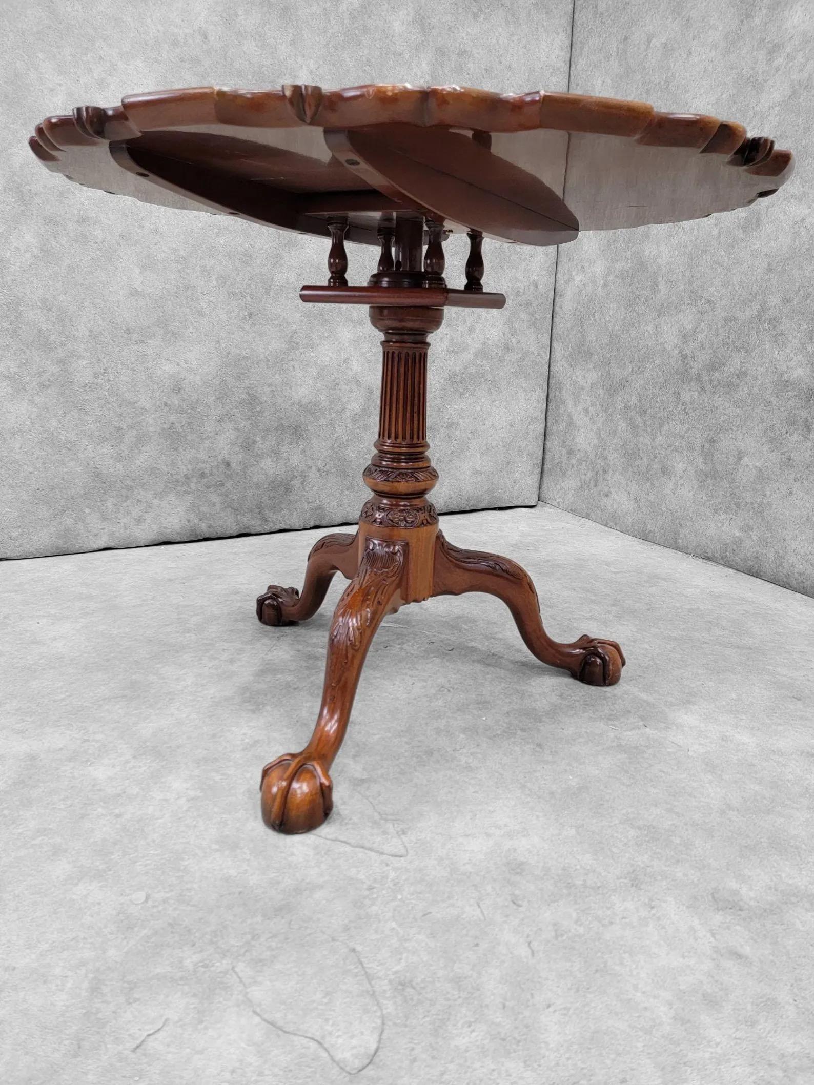 Vintage Chippendale Style Pie Crust Tilt Top Table by Kindel Furniture Co. In Good Condition For Sale In Chicago, IL