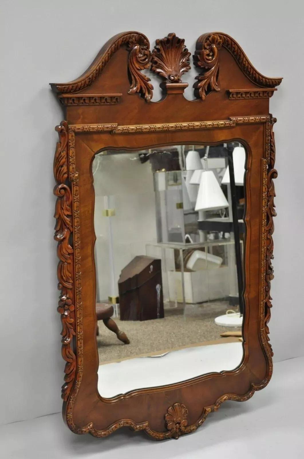 Vieux miroir mural de style Chippendale en acajou sculpté en forme d'arc brisé en vente 5