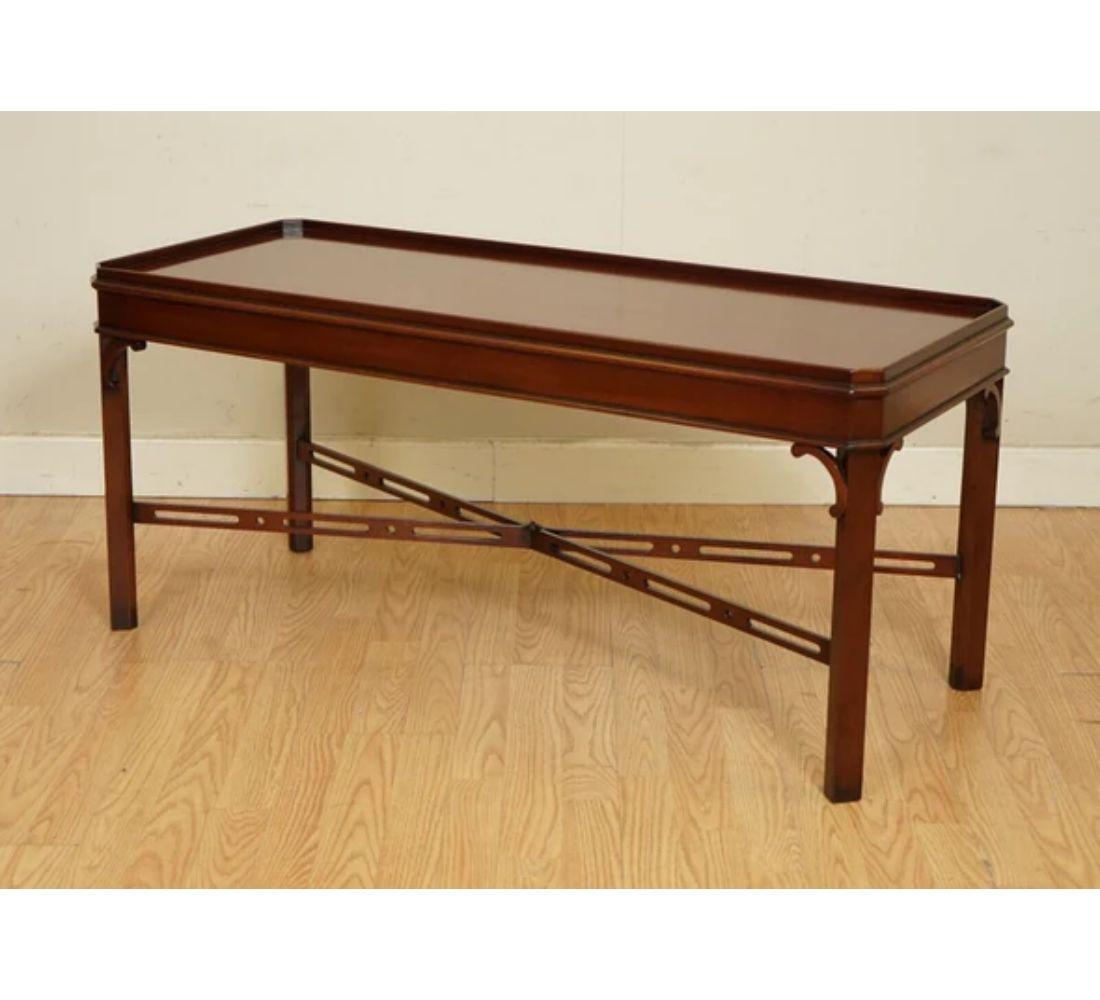We are delighted to offer for sale this solid mahogany Chippendale-style coffee table.

We have lightly restored this by giving it a hand clean, hand waxed and hand polished.

Dimension: W 109 x D 45 x H 49 cm.

Please carefully look at the