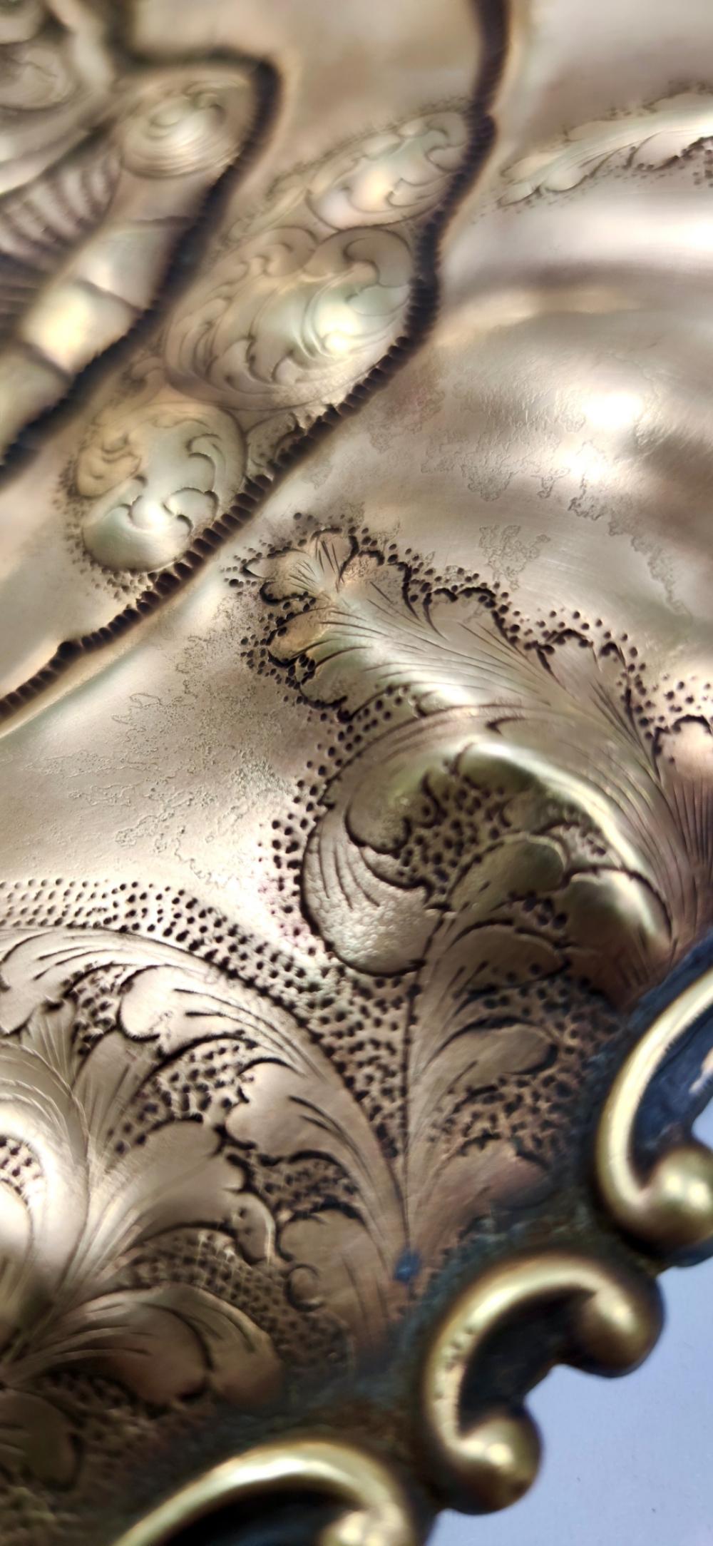 Centre de table/bol vintage en bronze moulé ciselé et embossé, Italie en vente 5