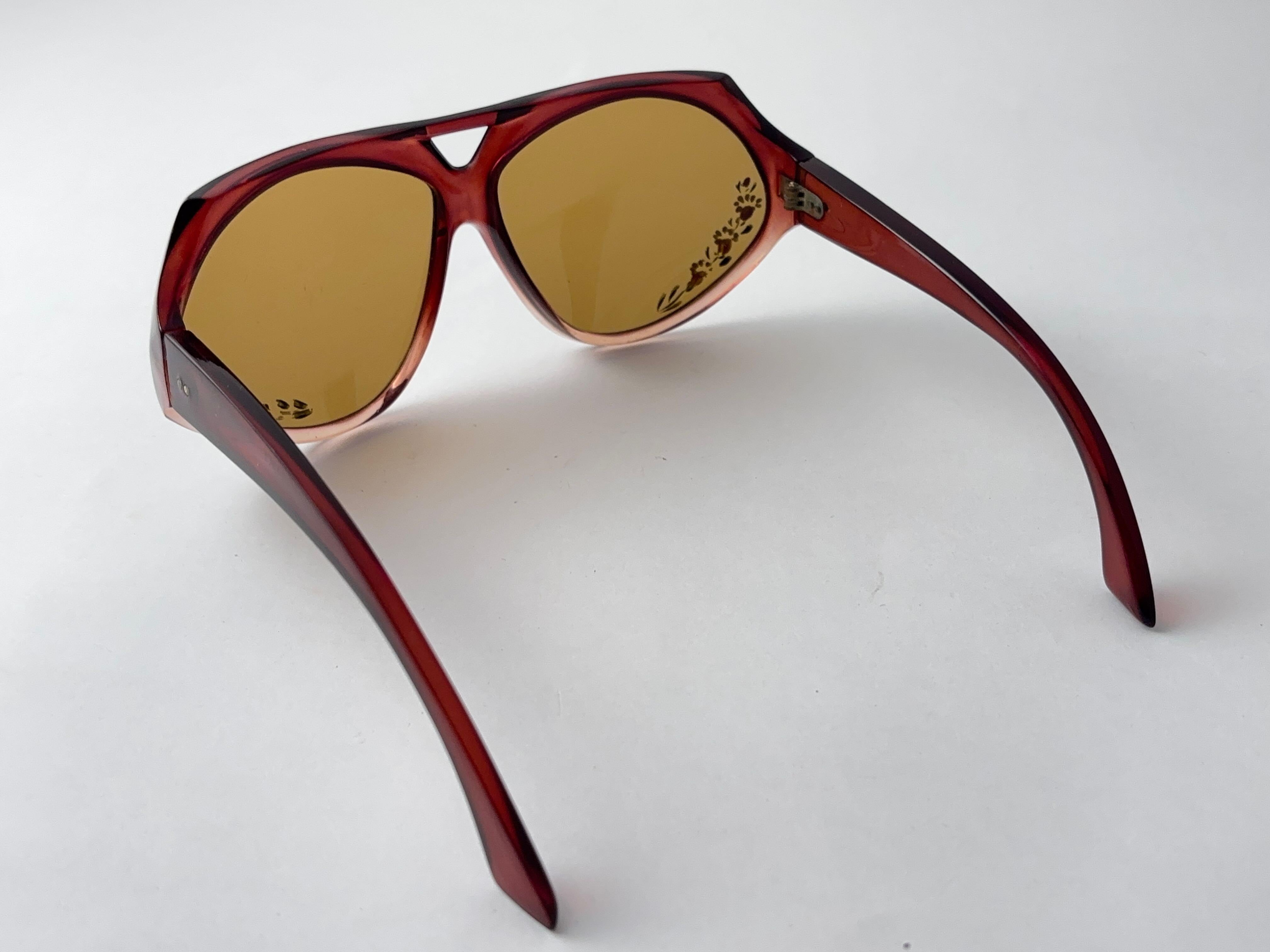 Marron Lunettes de soleil vintage Chistil peintes à la main 1970 Made in France en vente