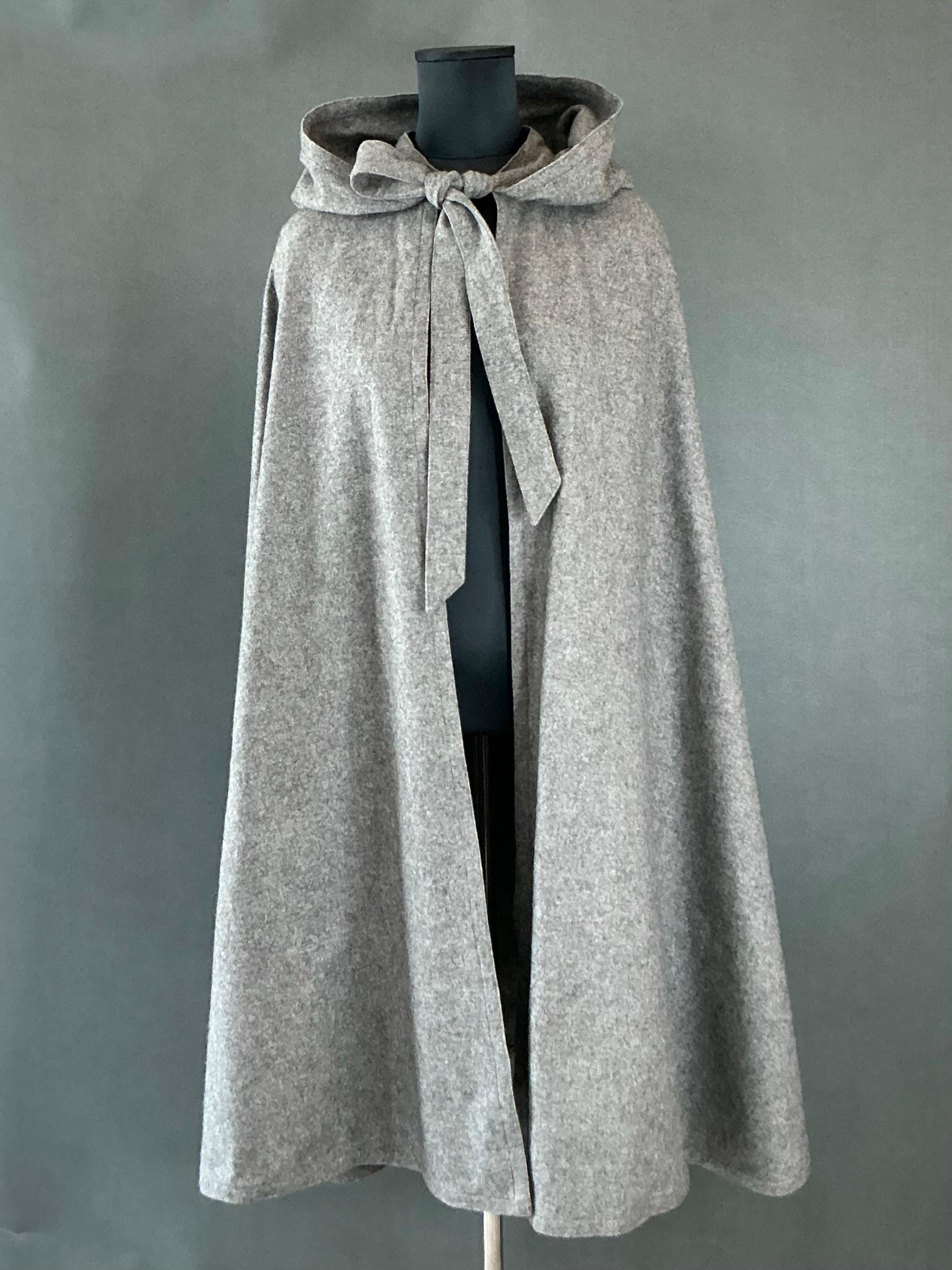This Vintage Chloé Hooded Cape is a classic and sophisticated piece that epitomizes the brand’s ability to blend timeless elegance with effortless style. Chloé, known for its sophisticated, bohemian spirit and luxurious fabrications, has long been a