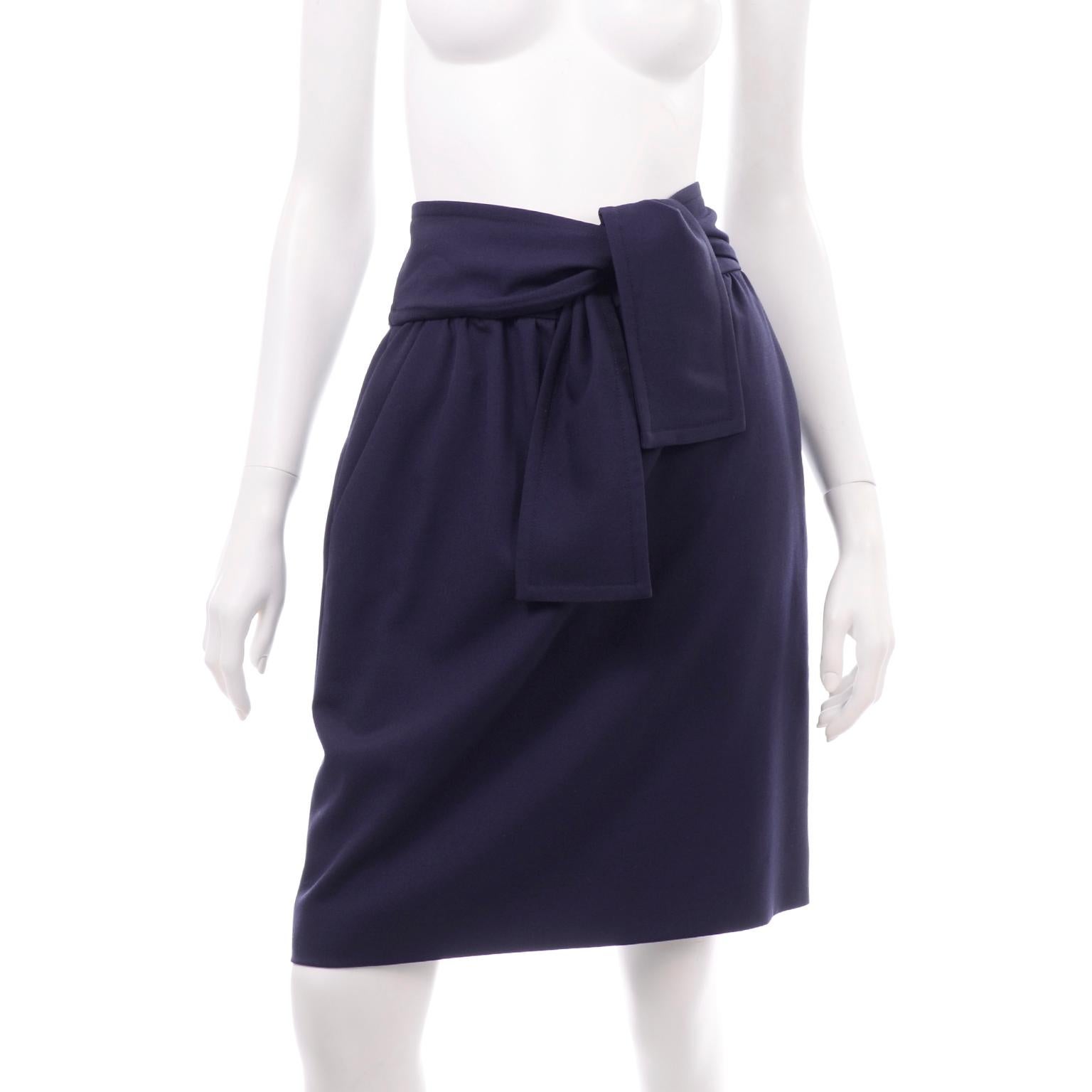 This Chloe navy blue wool skirt is the perfect wardrobe staple. The two large ties that are attached at the sides create a modified paper bag effect when tied in front. It has two side pockets at the hips, and is lined in a beautiful navy blue silk.