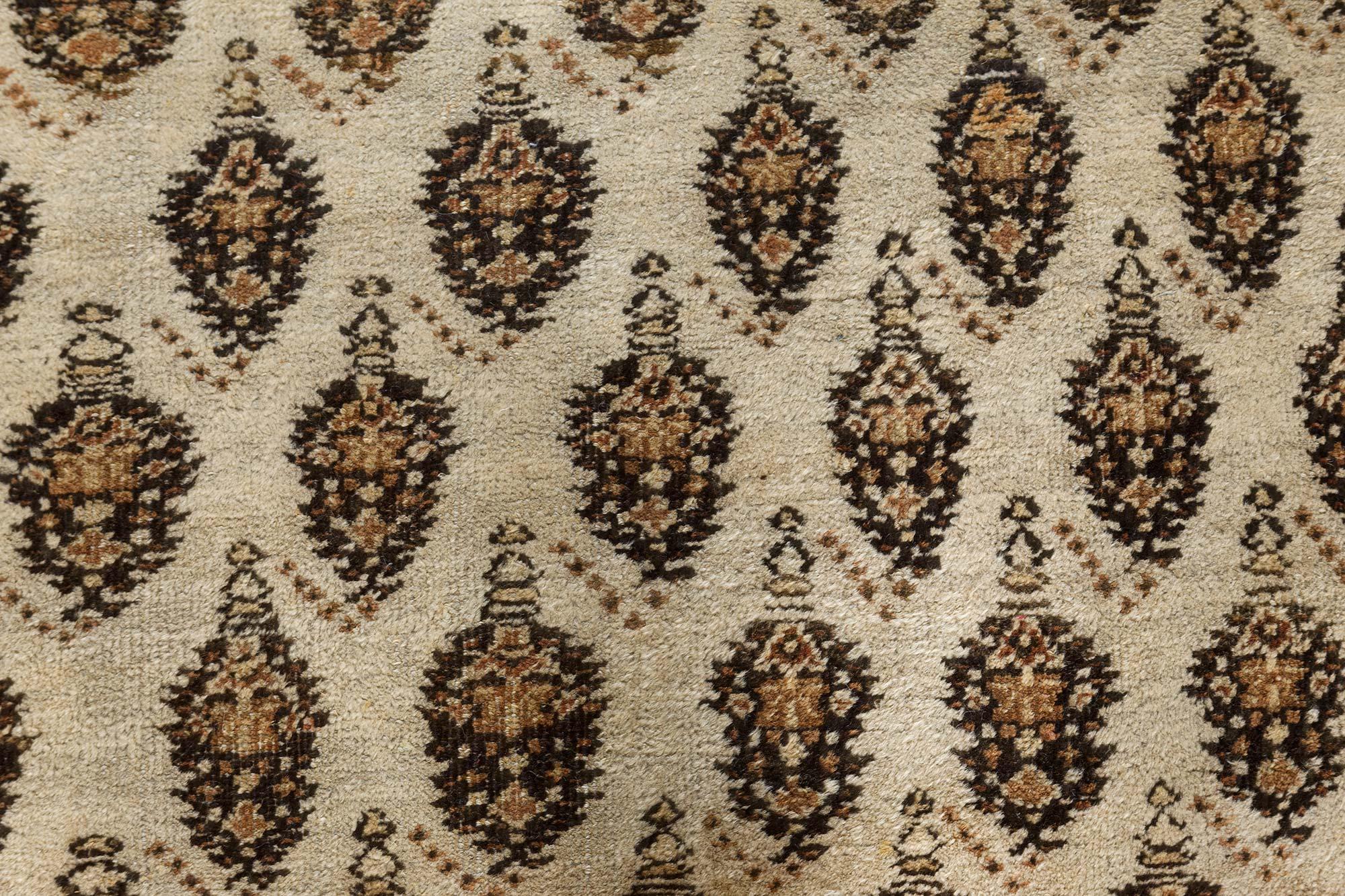 Indischer Amritsar-Teppich aus handgeknüpfter Wolle des frühen 20. Jahrhunderts (Handgewebt) im Angebot