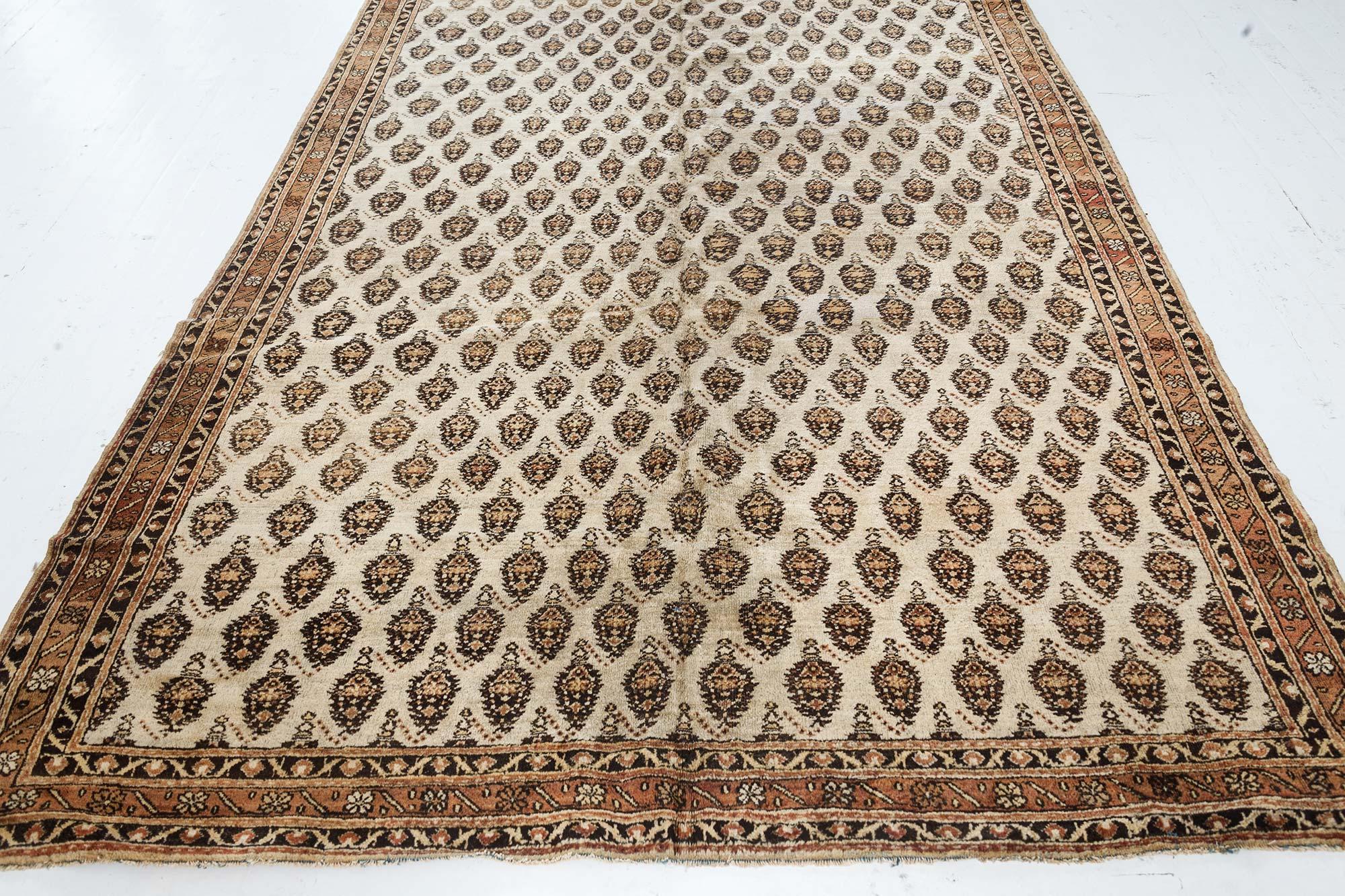 Early 20th Century Indian Amritsar Hand Knotted Wool Carpet For Sale 1