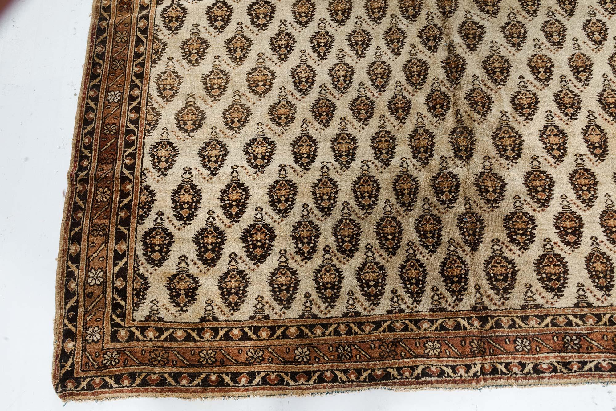 Early 20th Century Indian Amritsar Hand Knotted Wool Carpet For Sale 2