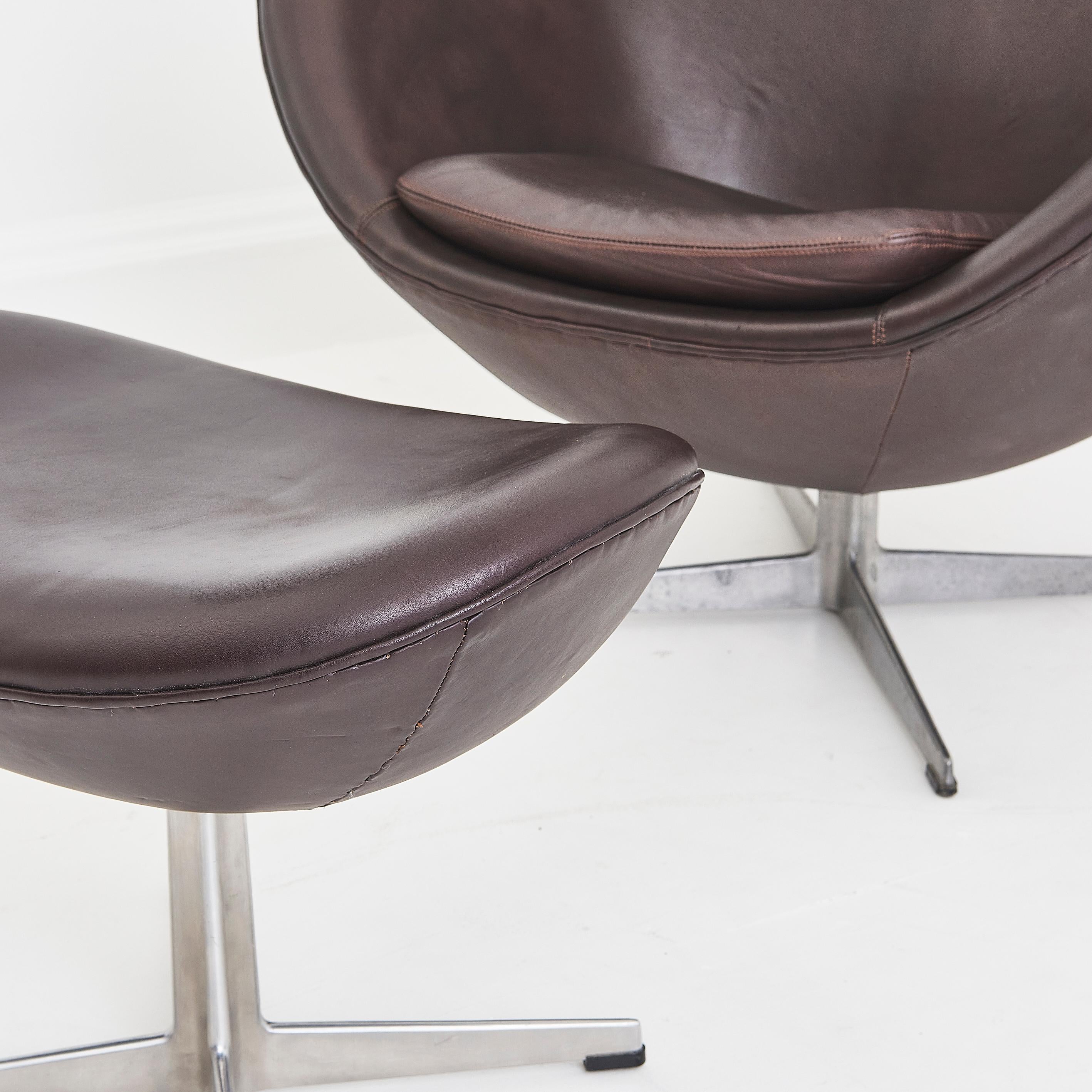 Vintage Chocolate Brown Leder Fritz Hansen Egg Chair mit Fußhocker im Angebot 6