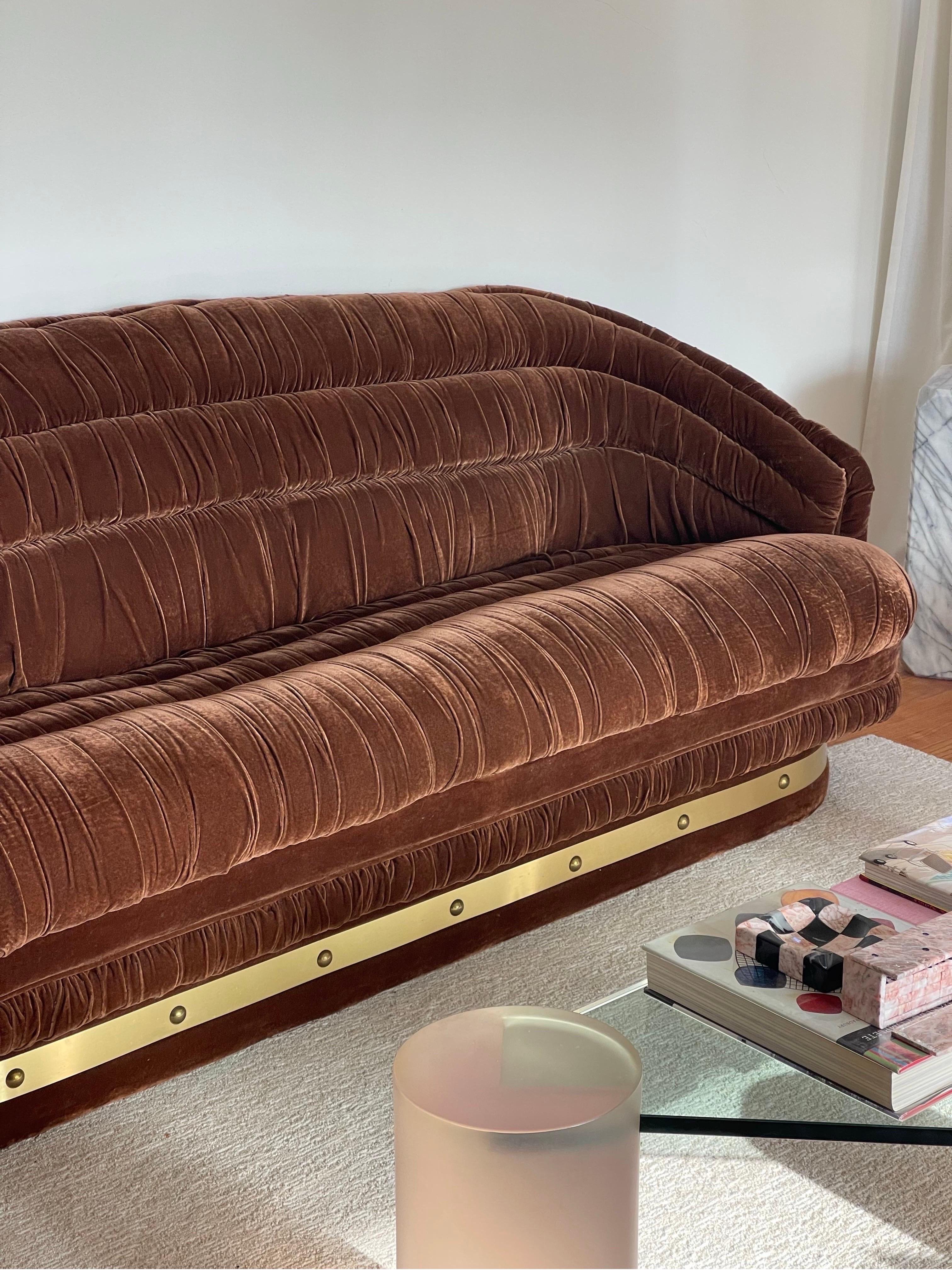 Sofá vintage de mohair marrón chocolate finales del siglo XX
