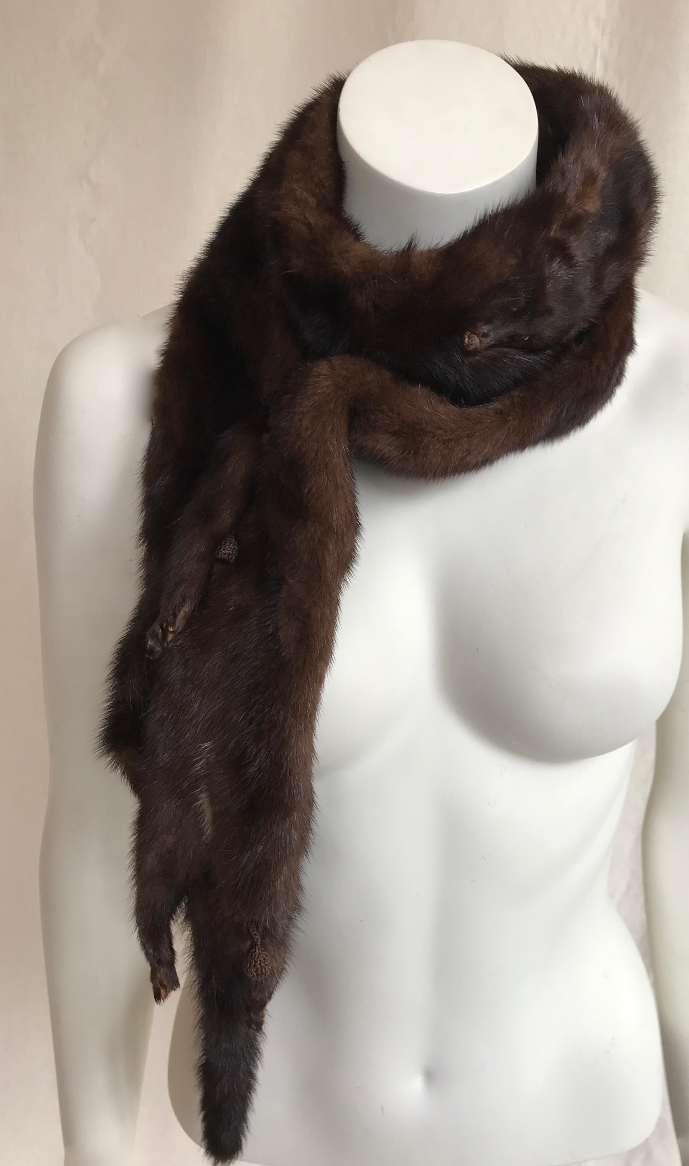 1960's natural brown mink scarf made from beautifully tanned full mink skins including the heads and feet . At 174 cm long (68-1/2