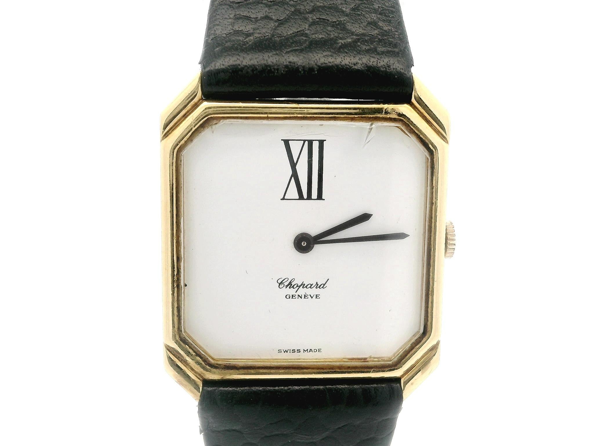Horlogerie : Chopard
Mouvement : Mécanique - Remontage manuel - 17 rubis - Swiss Made
Matériau du boîtier : Or jaune 18k massif
Poids brut :	34,3 grammes (boîtier, mouvement et bracelet compris)
Largeur du boîtier : 26 mm (couronne non